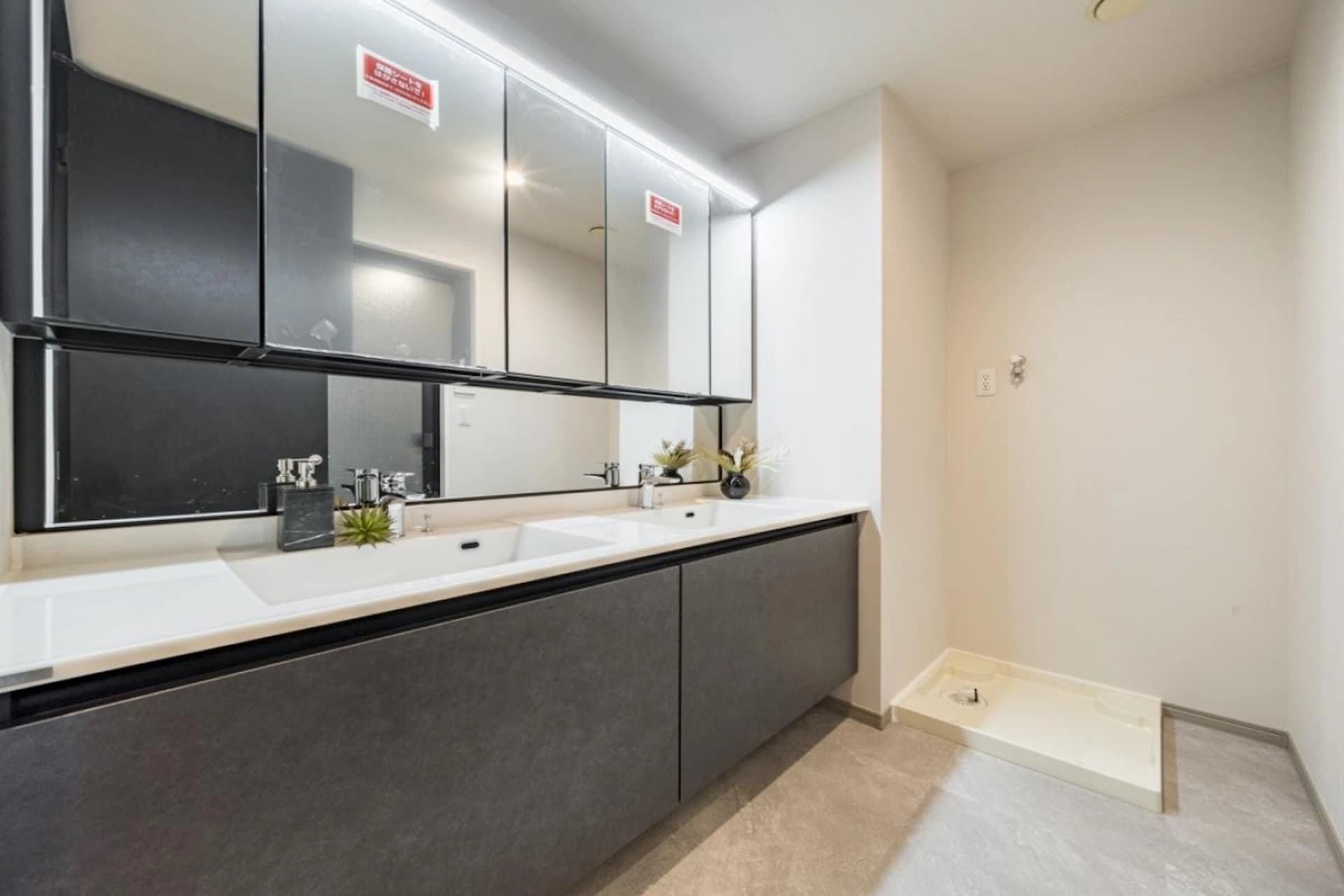 World City Towers Aqua Tower 13.jpg