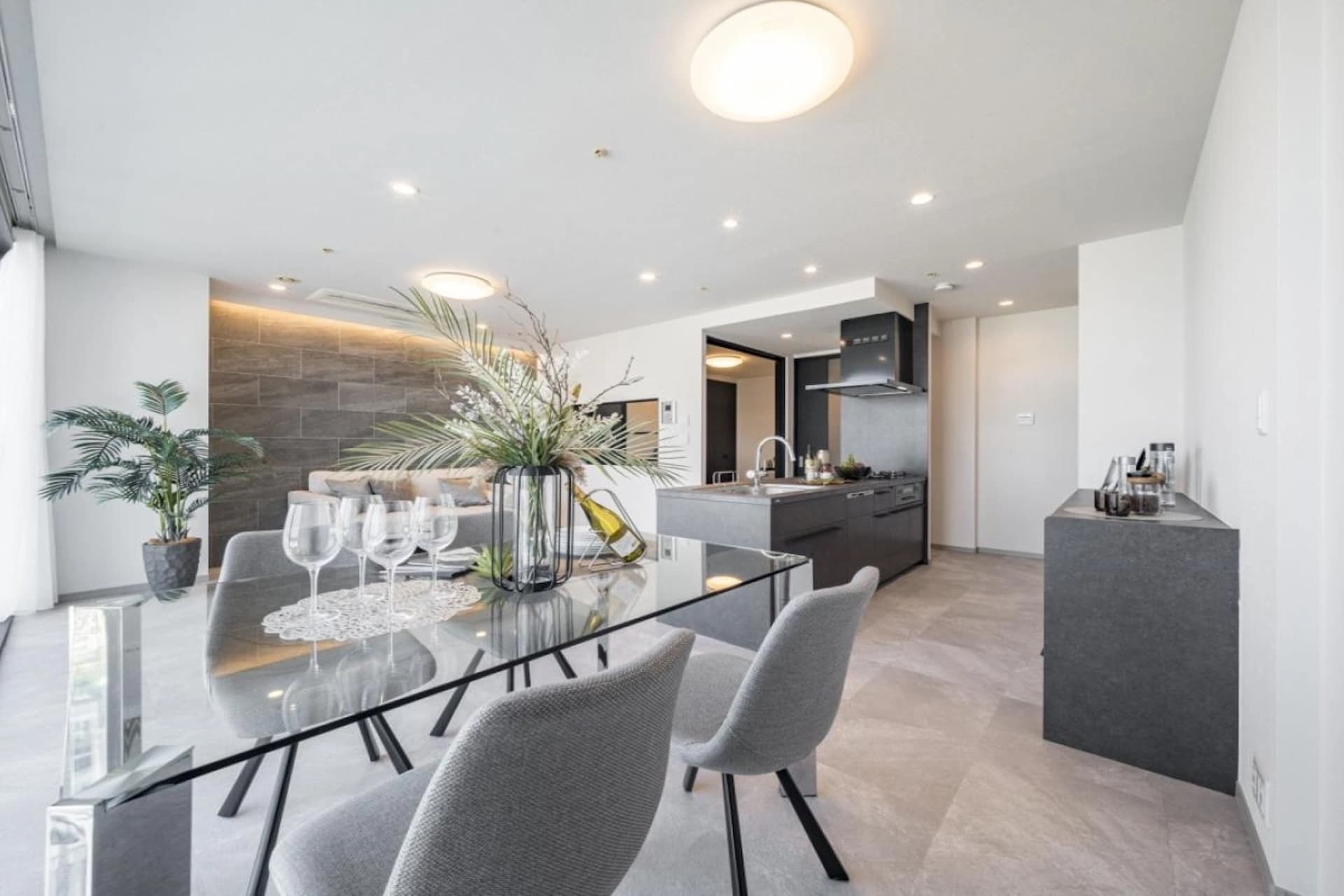 World City Towers Aqua Tower 5.jpg