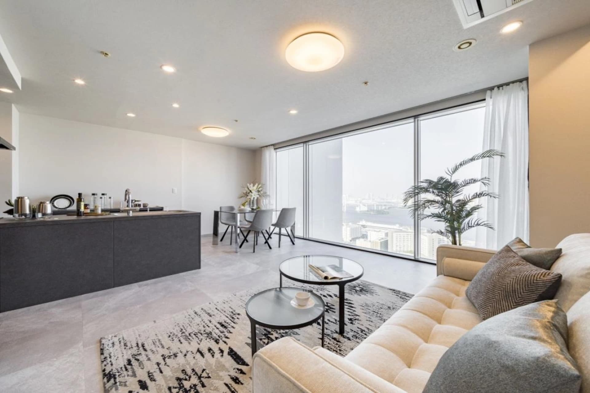 World City Towers Aqua Tower 3.jpg