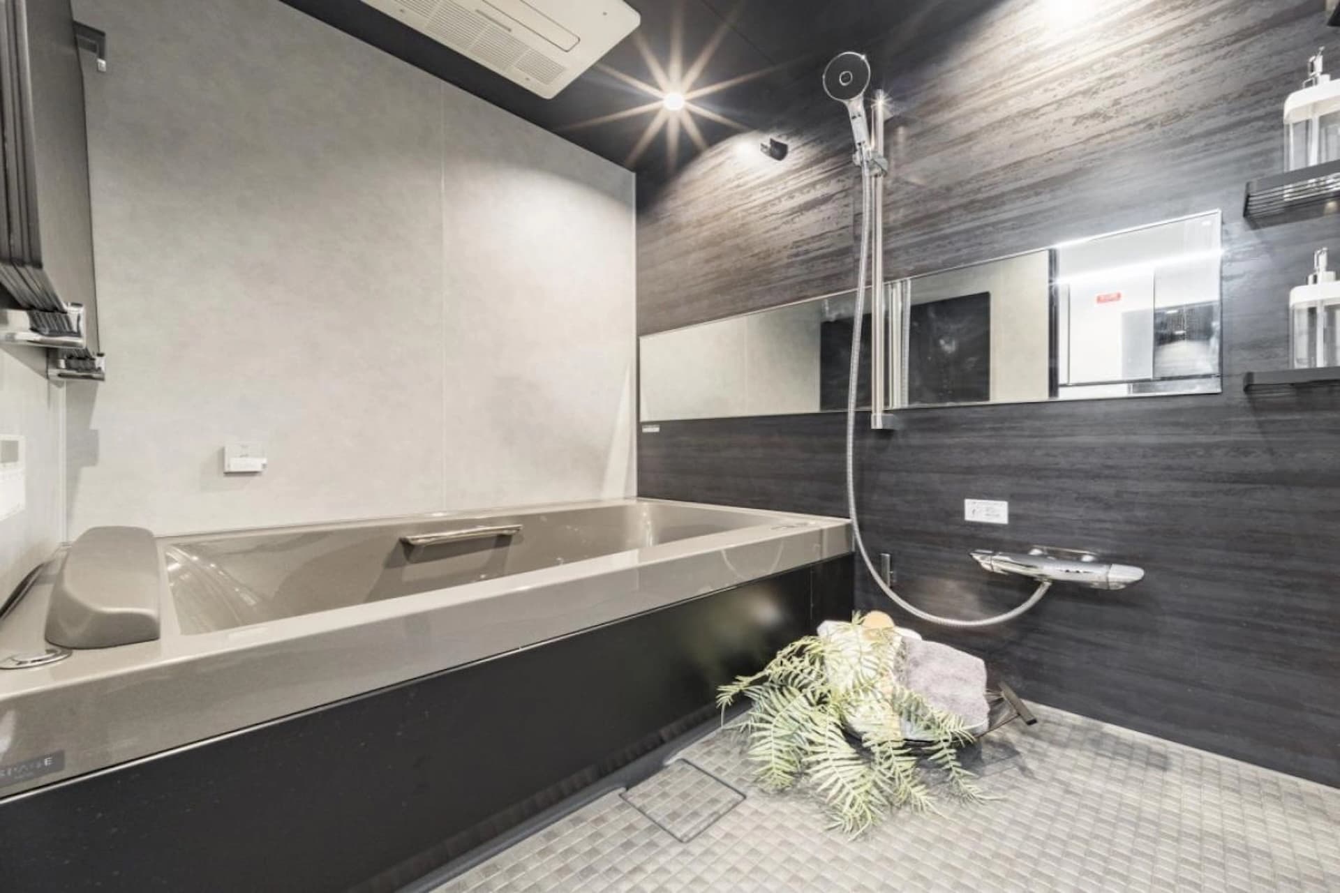 World City Towers Aqua Tower 14.jpg