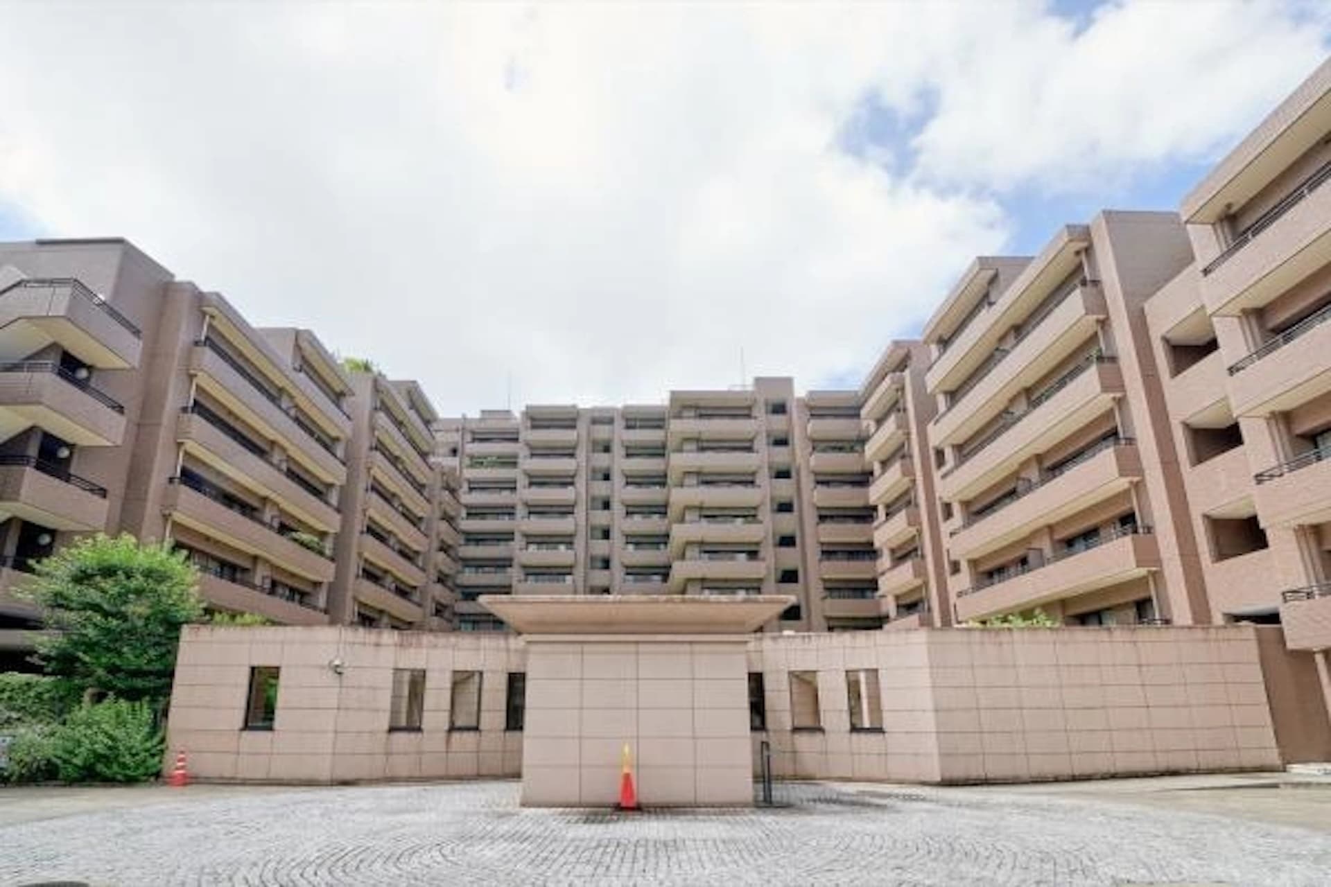 Famille Grand Mita Isaragozaka 14.jpg