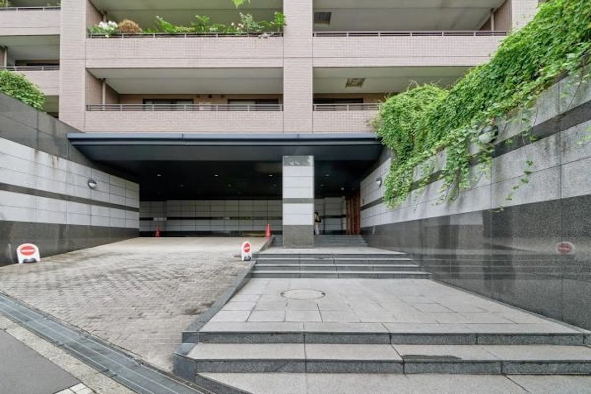 Famille Grand Mita Isaragozaka 1.jpg