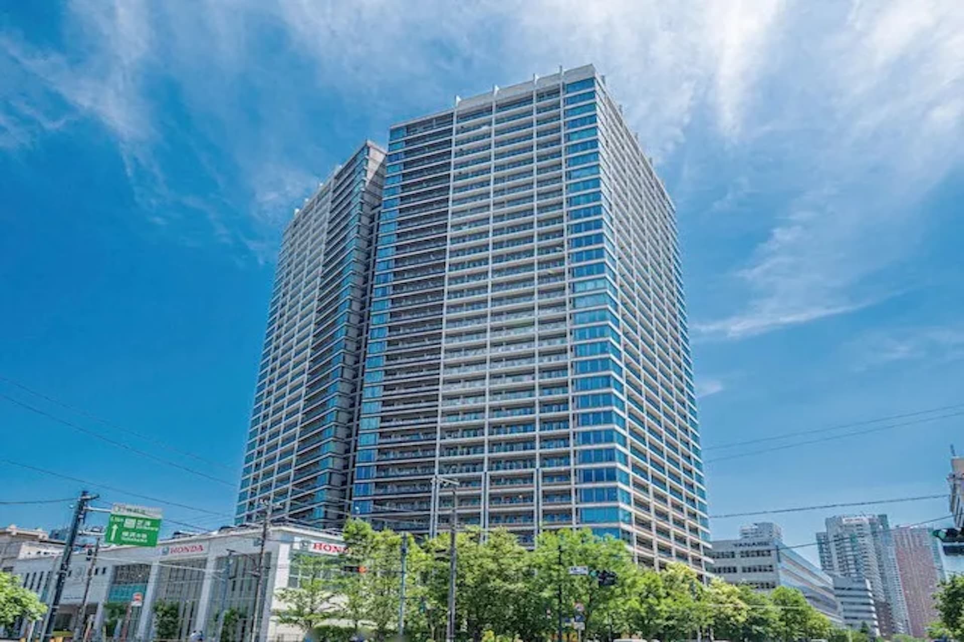 GLOBAL FRONT TOWER2.jpg