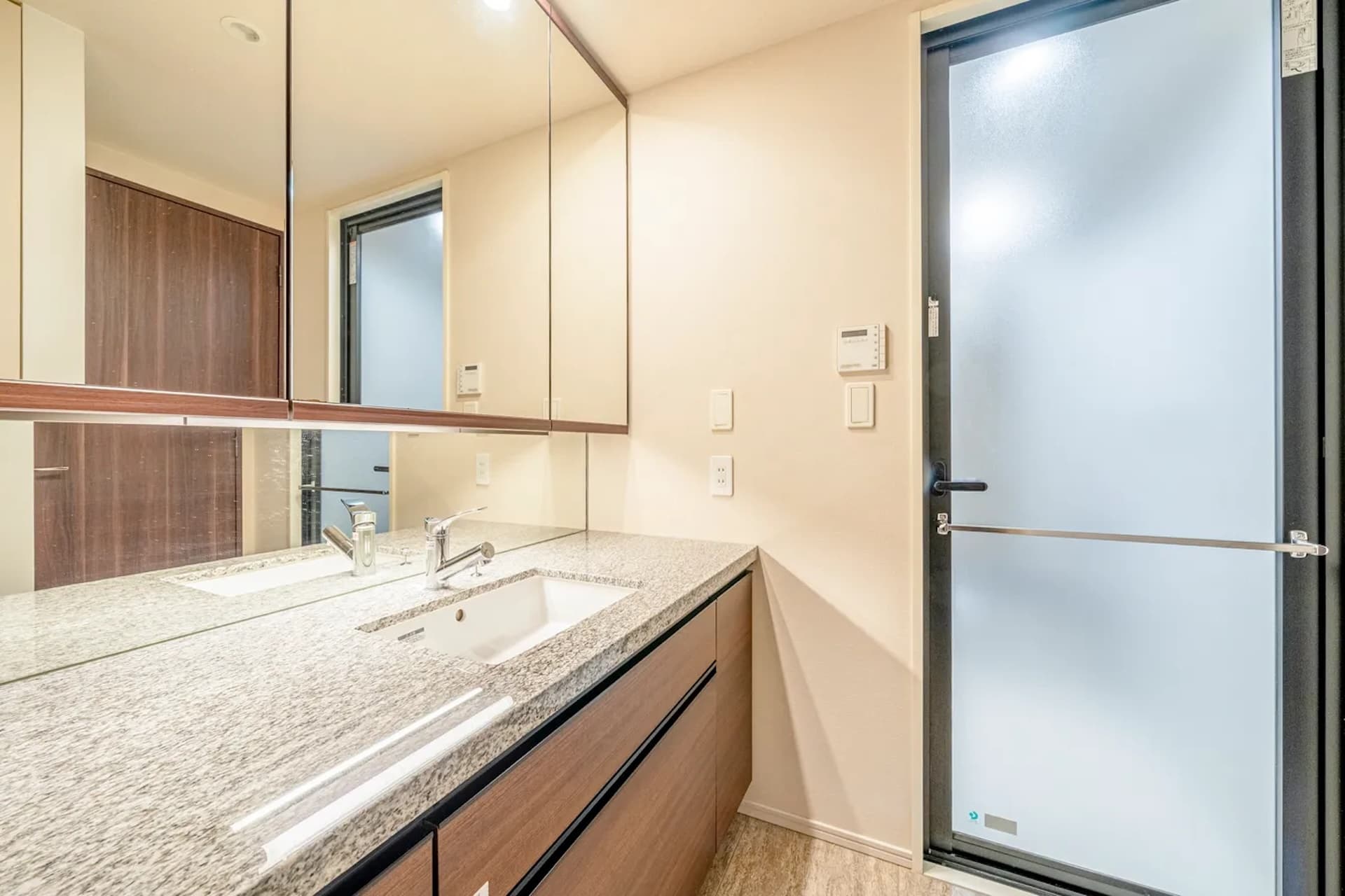 GLOBAL FRONT TOWER22.jpg