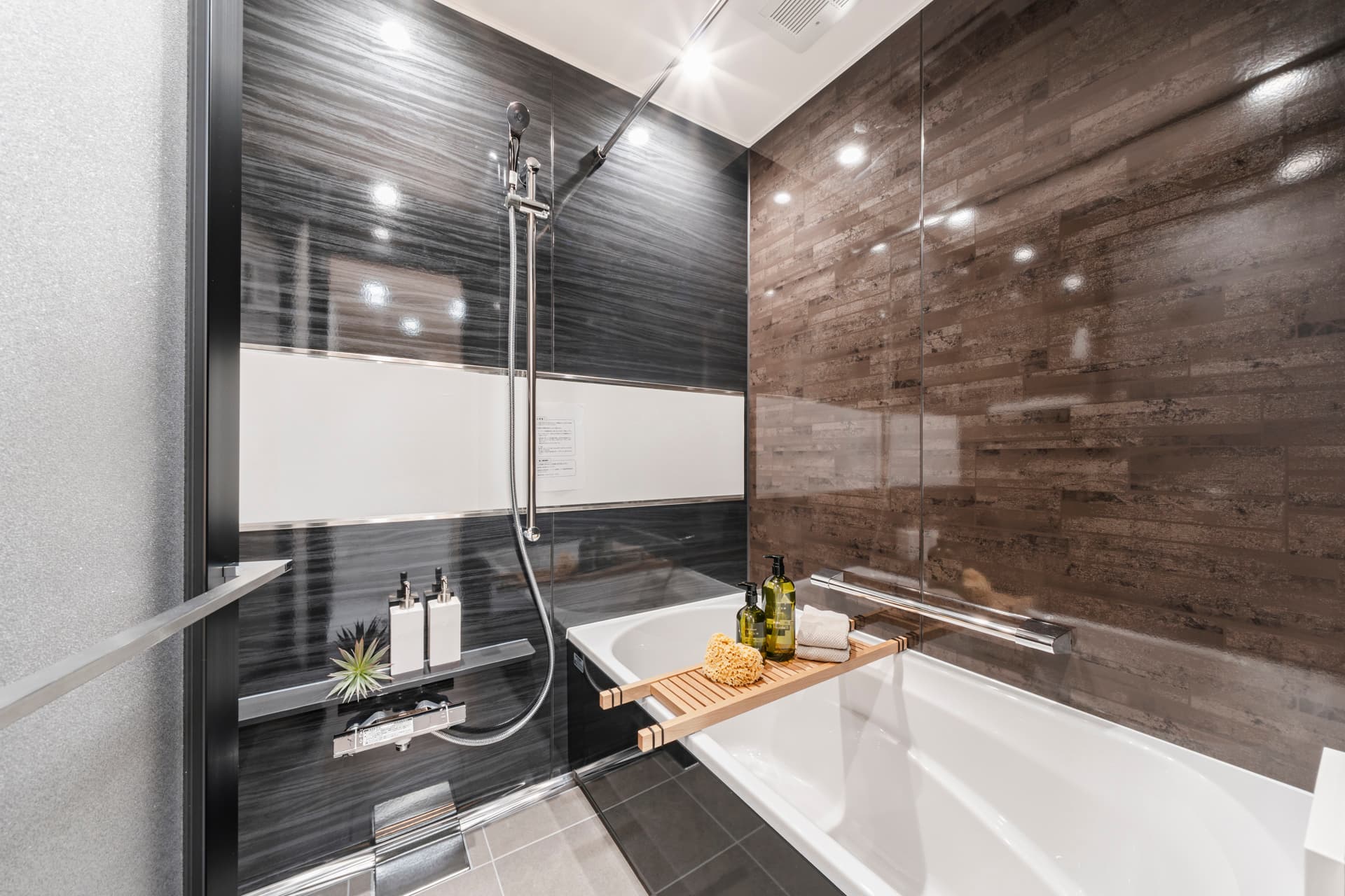 THE COURT JINGU-GAIEN16.jpg