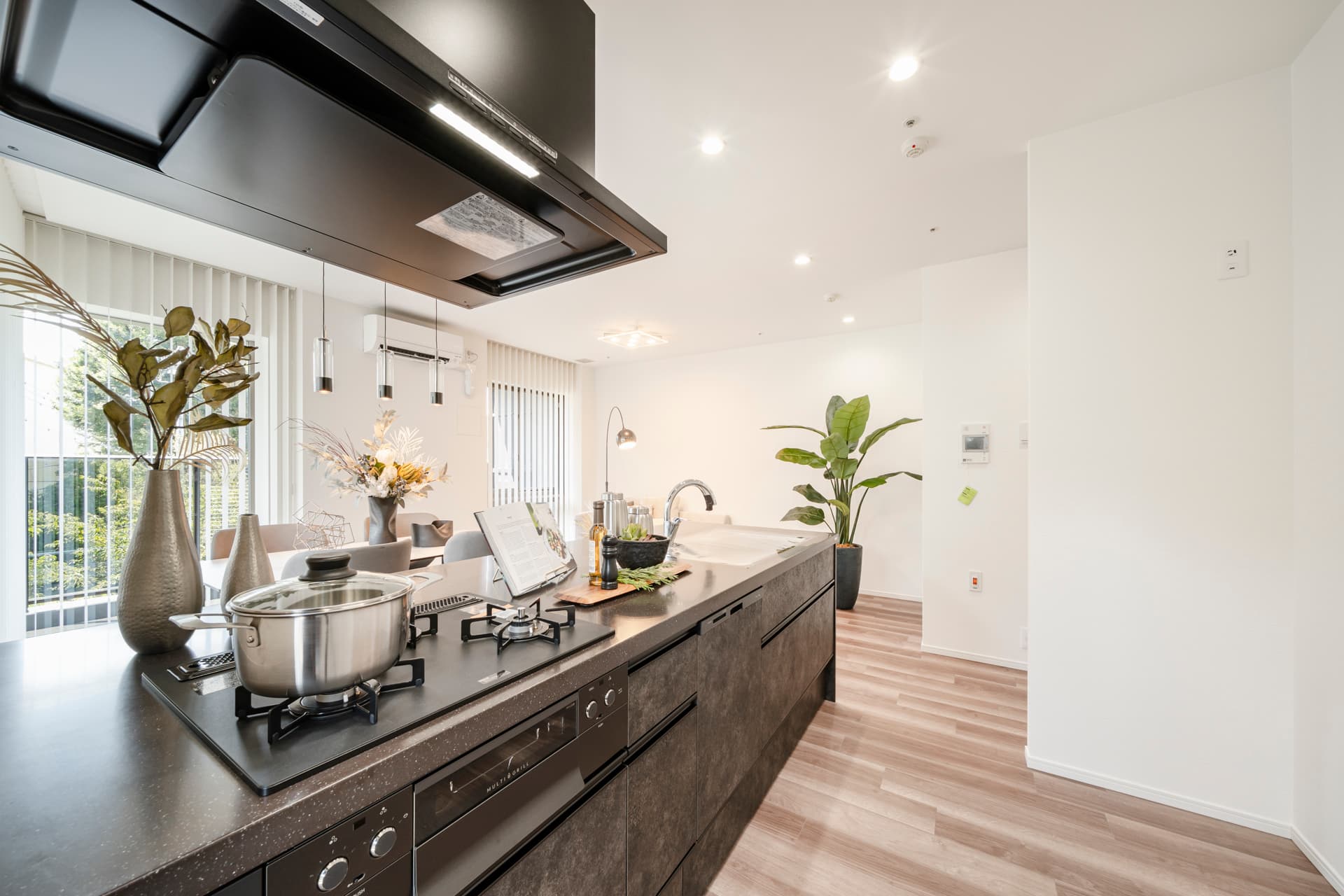 THE COURT JINGU-GAIEN8.jpg