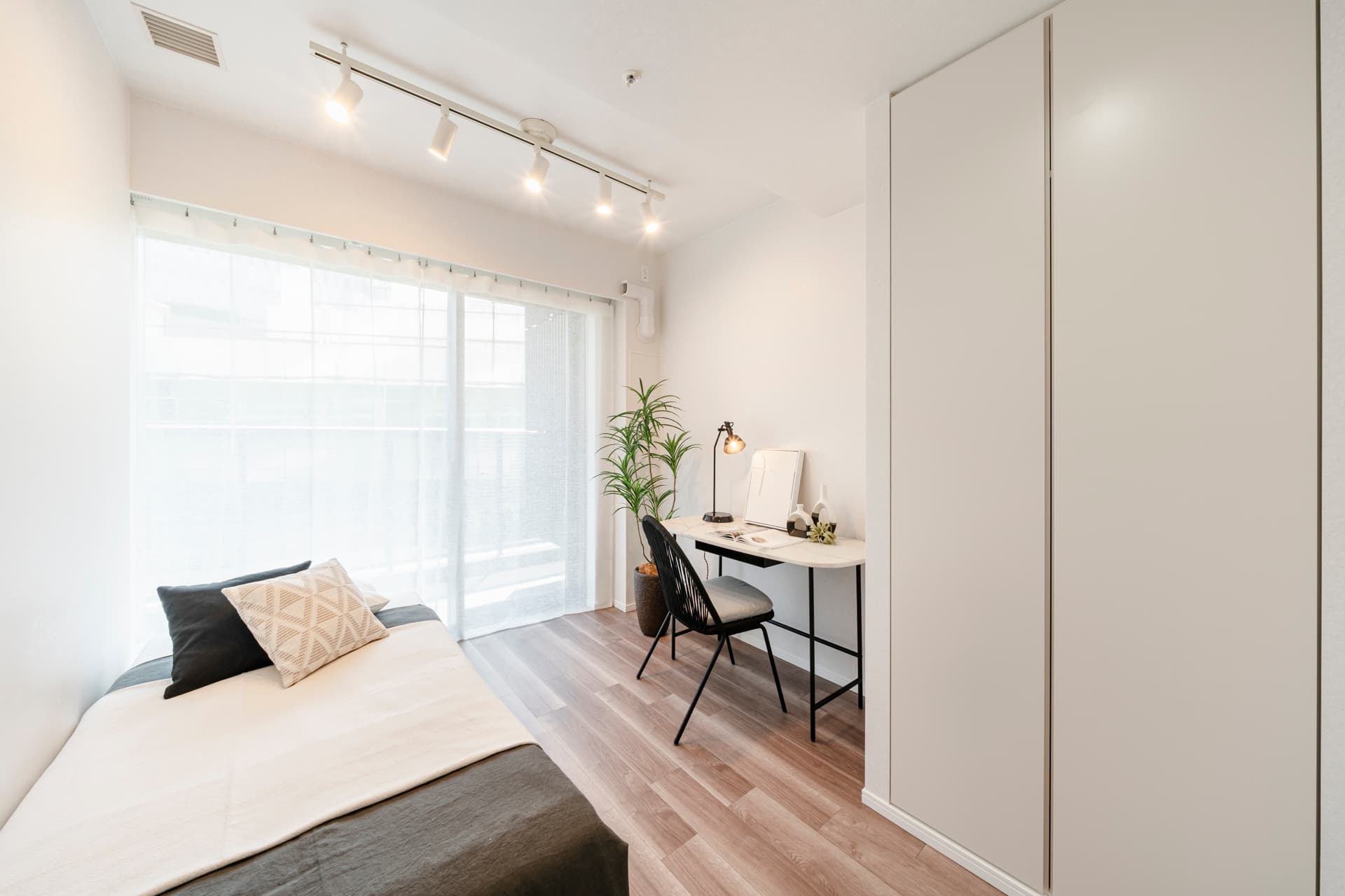 THE COURT JINGU-GAIEN11.jpg