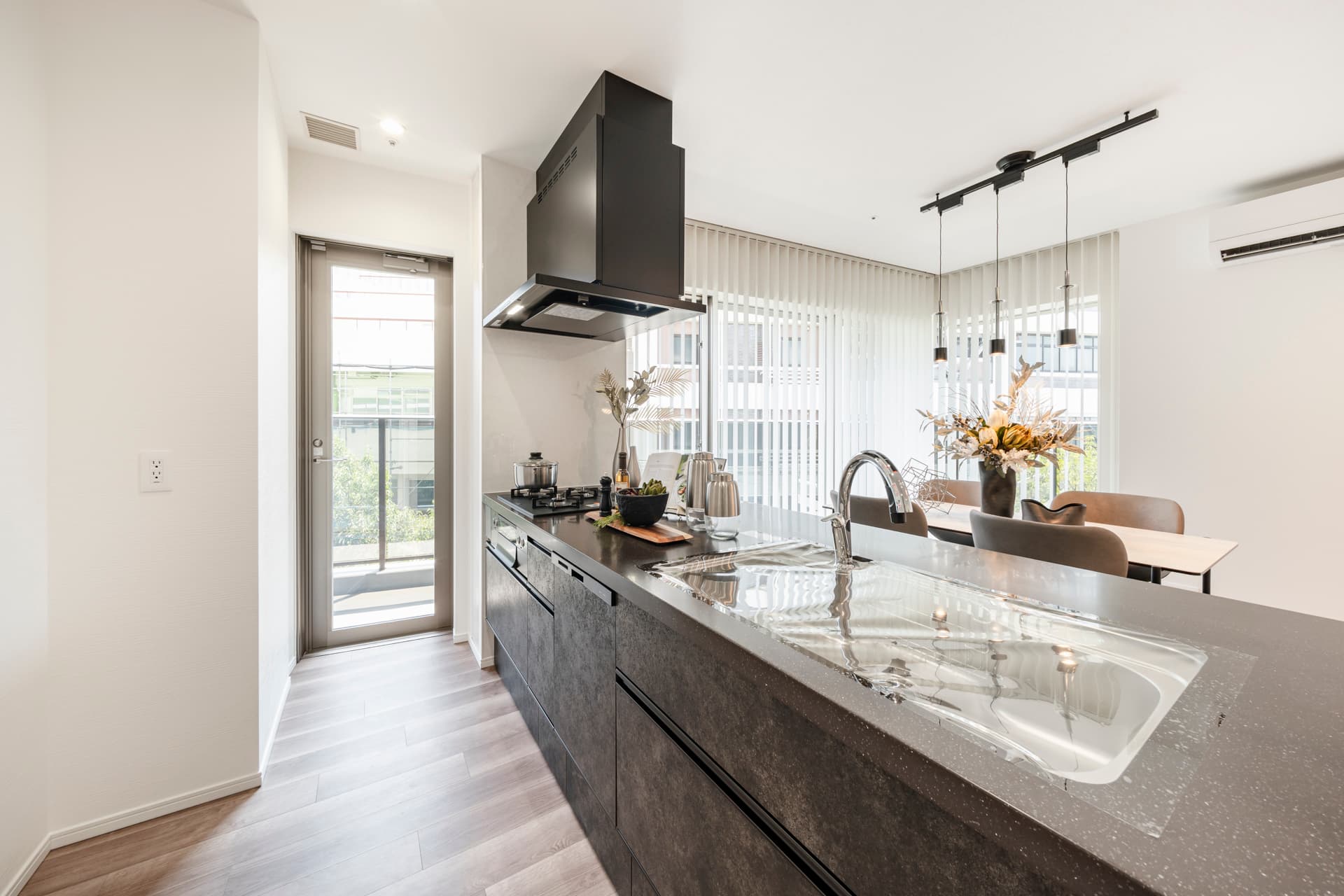 THE COURT JINGU-GAIEN7.jpg