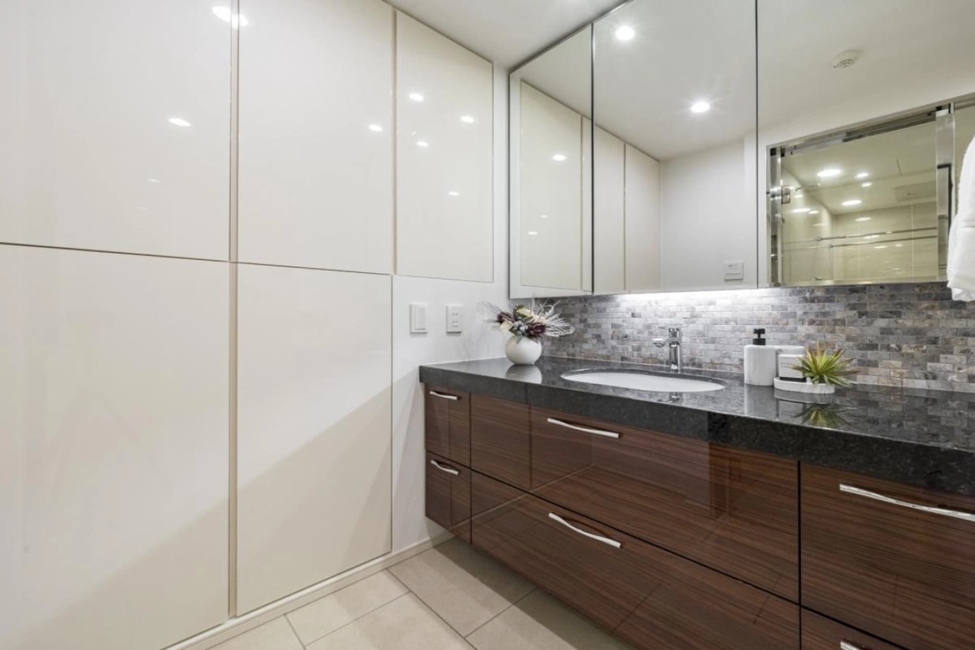 Park Court Akasaka Sakurazaka12.jpg