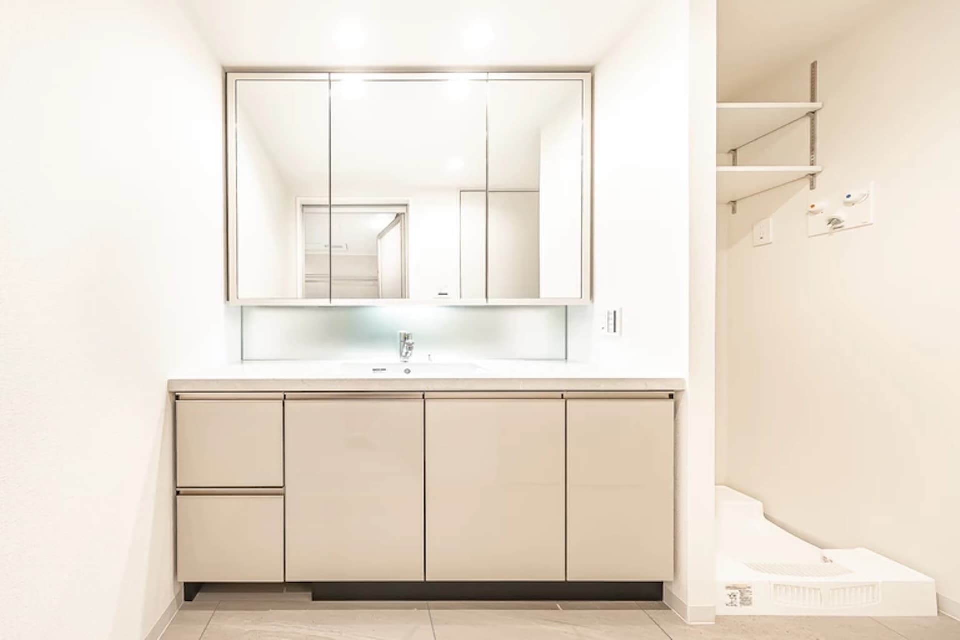 Capital Mark Tower9.jpg