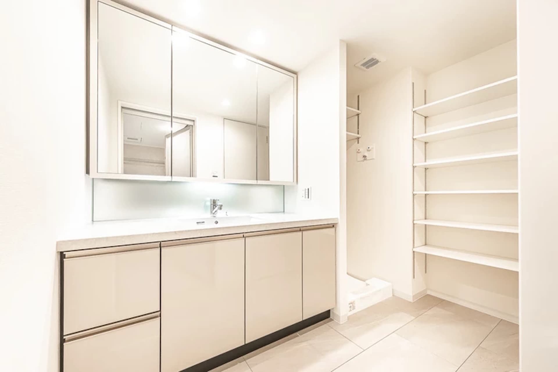 Capital Mark Tower10.jpg