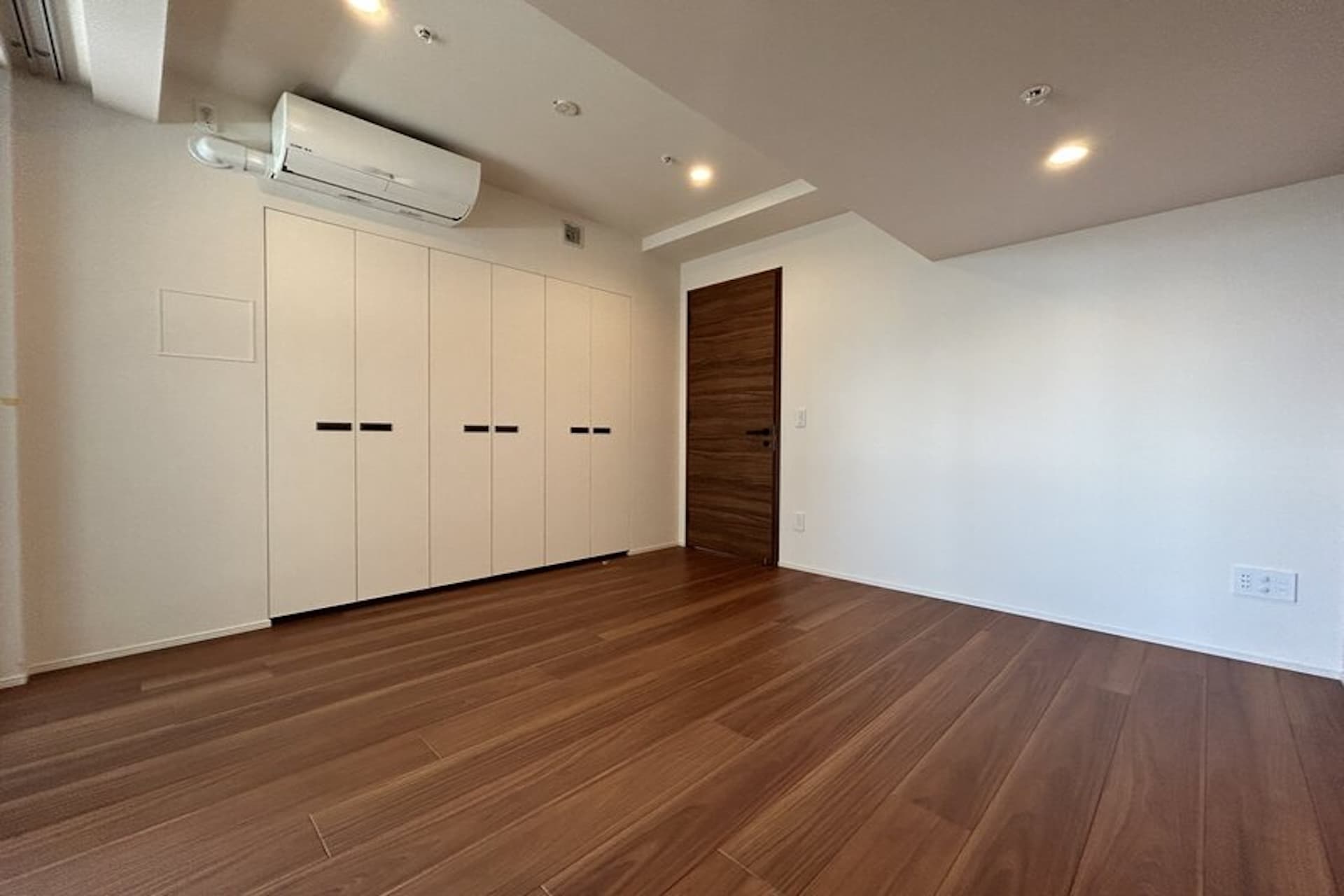 Shirokane The Sky East Building 5.jpg