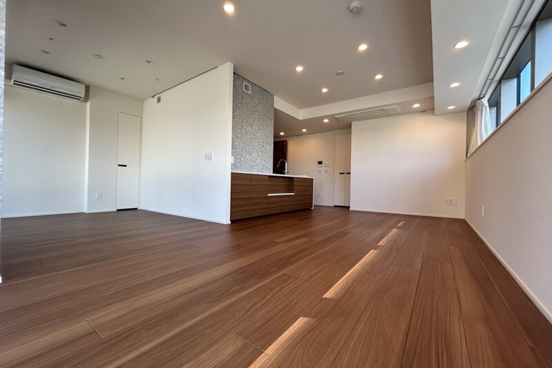 Shirokane The Sky East Building 7.jpg
