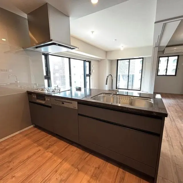 Le UnDeux Minami-Aoyama501 4.webp