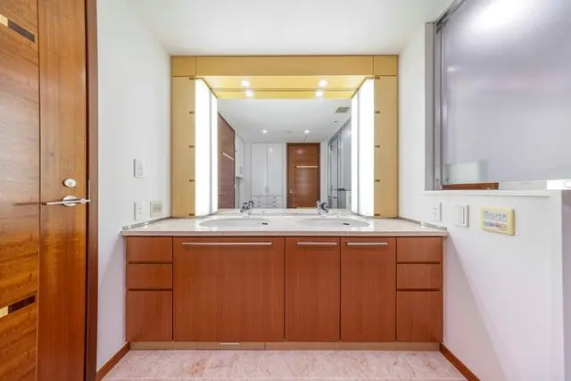 Aoyama Park Tower1808 7.webp