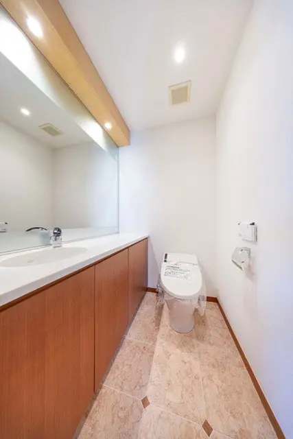 Aoyama Park Tower1808 6.webp