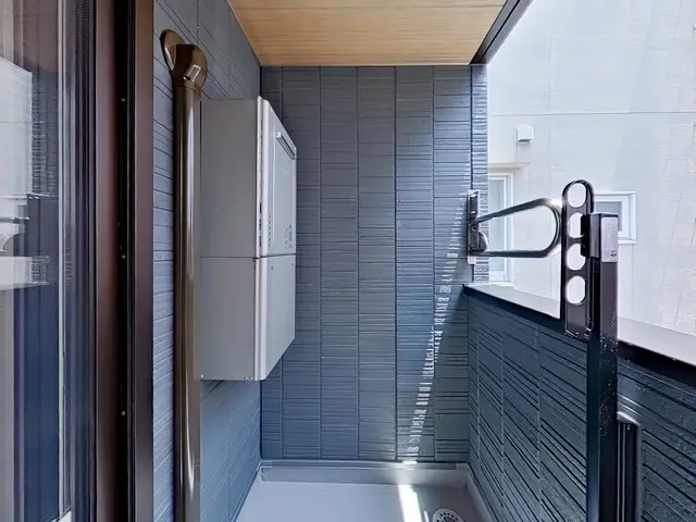 ParkBear Yotsuya 3-Chome 201 7.webp