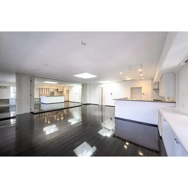 Lucre Nihonbashi Kakigaracho 701 2.webp