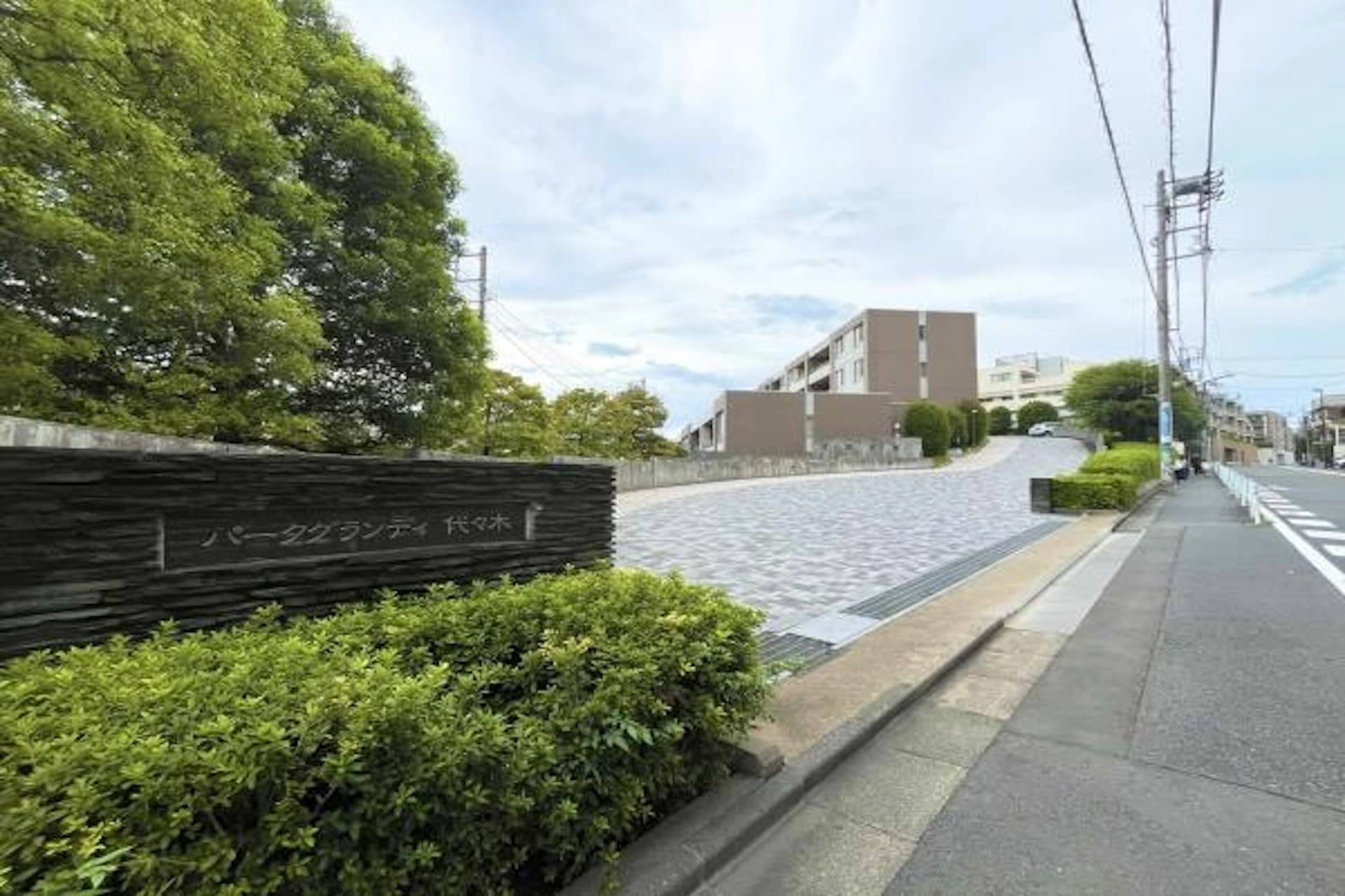 Park Grandy Yoyogi South Residence Building 2.jpg