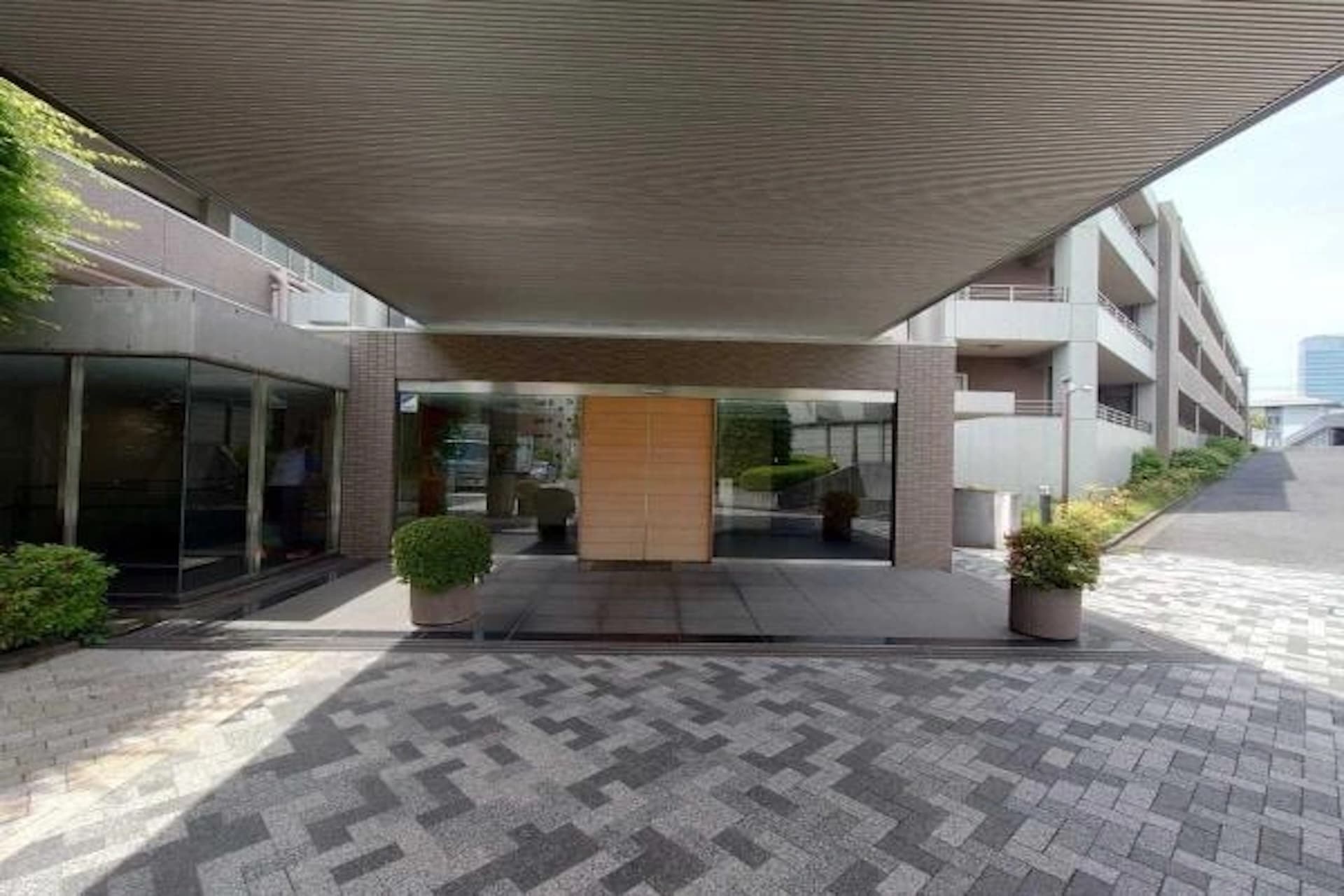 Park Grandy Yoyogi South Residence Building 1.jpg