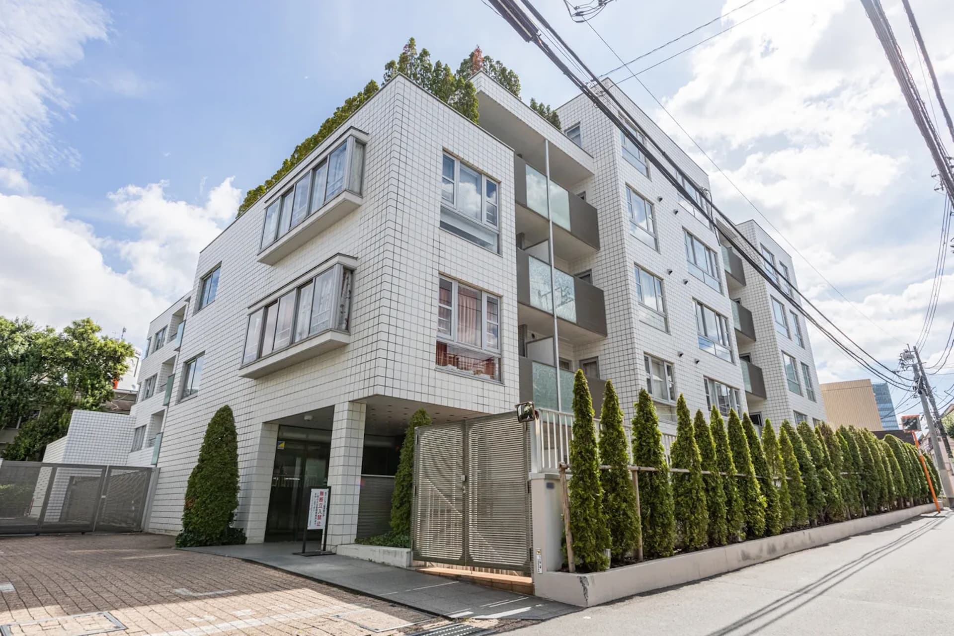 D' Cladia Jingu Gaien High Valley5.jpg