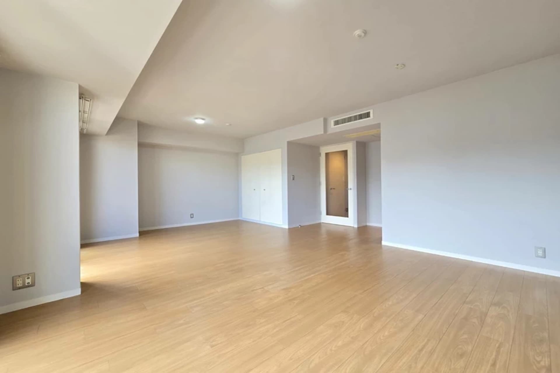 Wisteria Court Daikanyama2.jpg