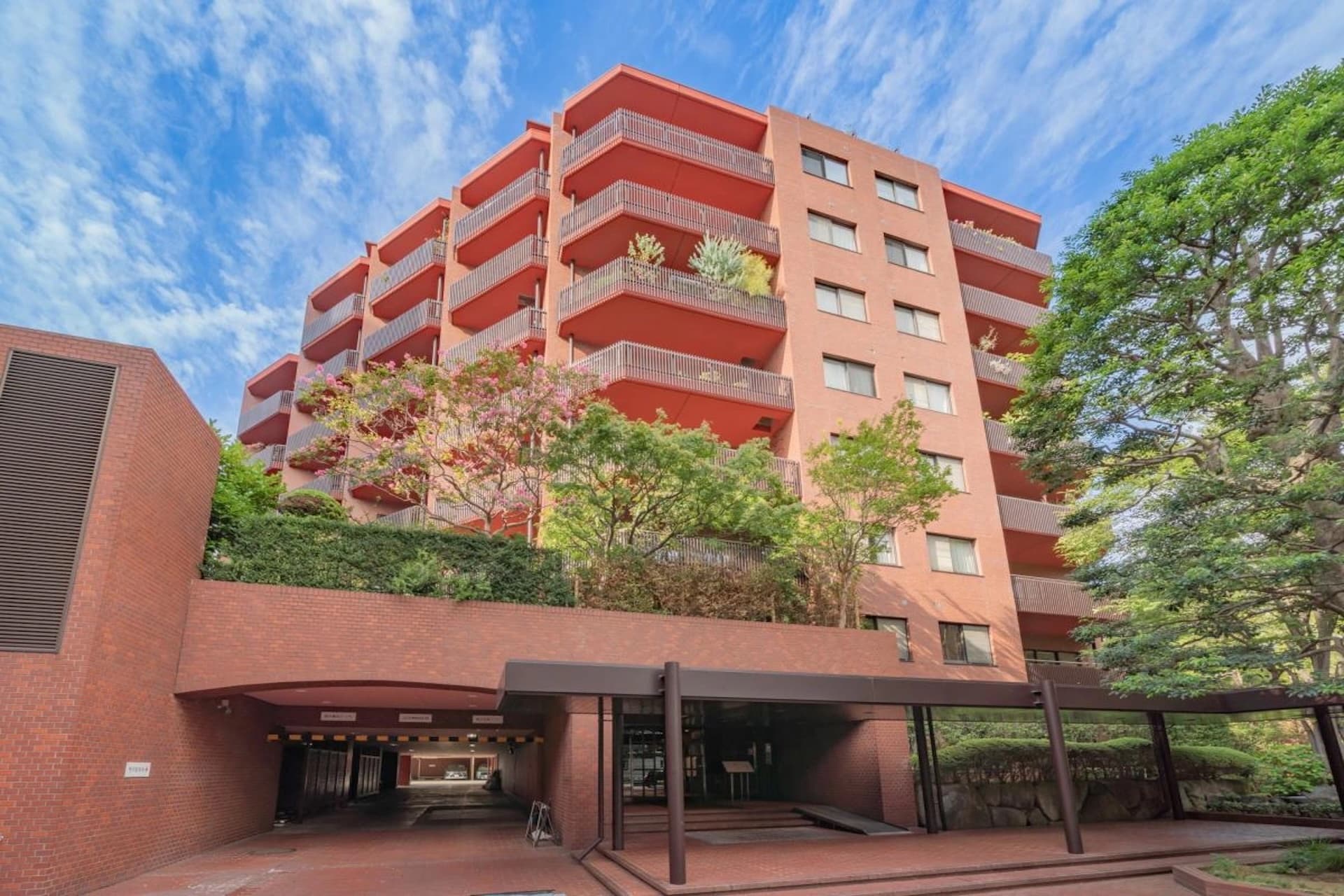 TOKO YOYOGI PAIR CITY1.jpg