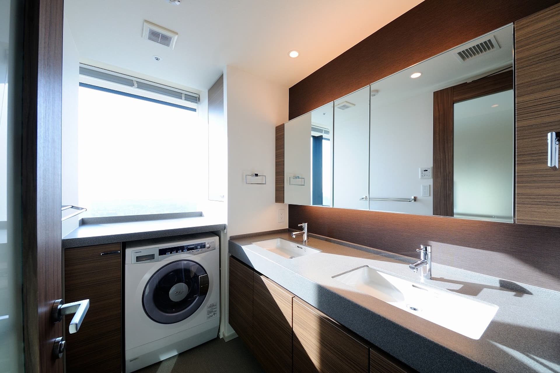 La Tour AOBADAI 1.jpg