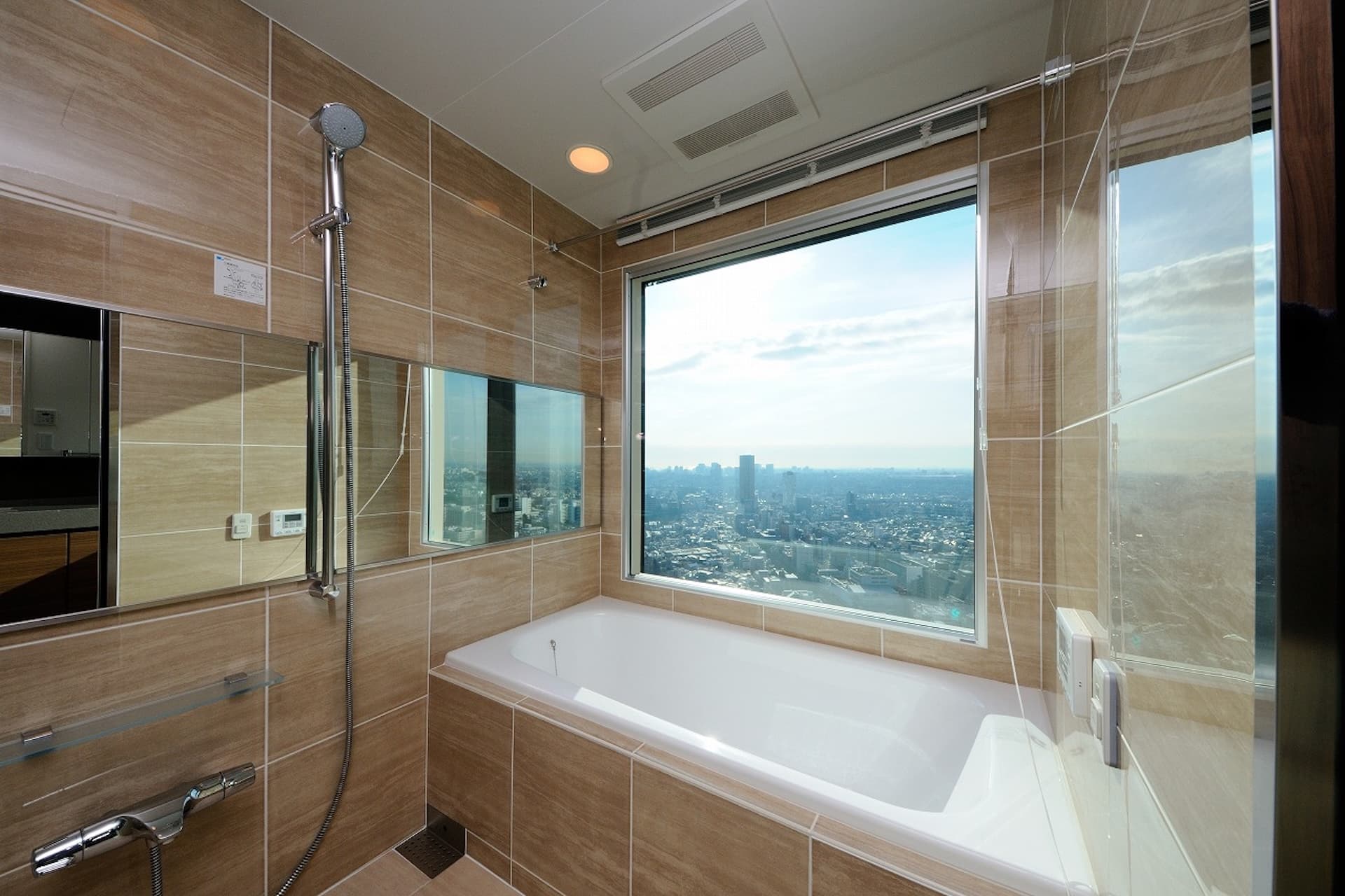 La Tour AOBADAI 5.jpg