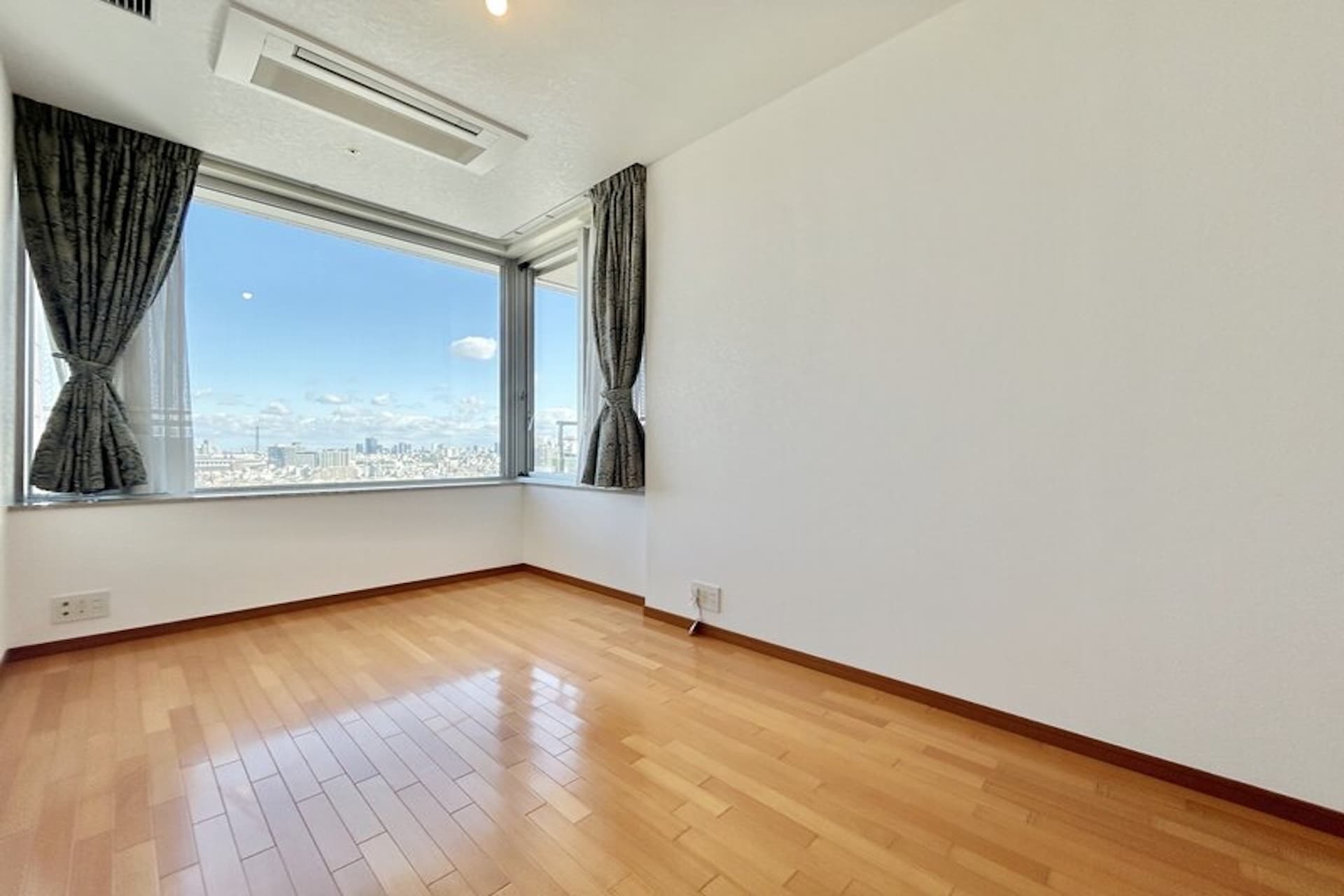 Aoyama Park Tower 5.jpg