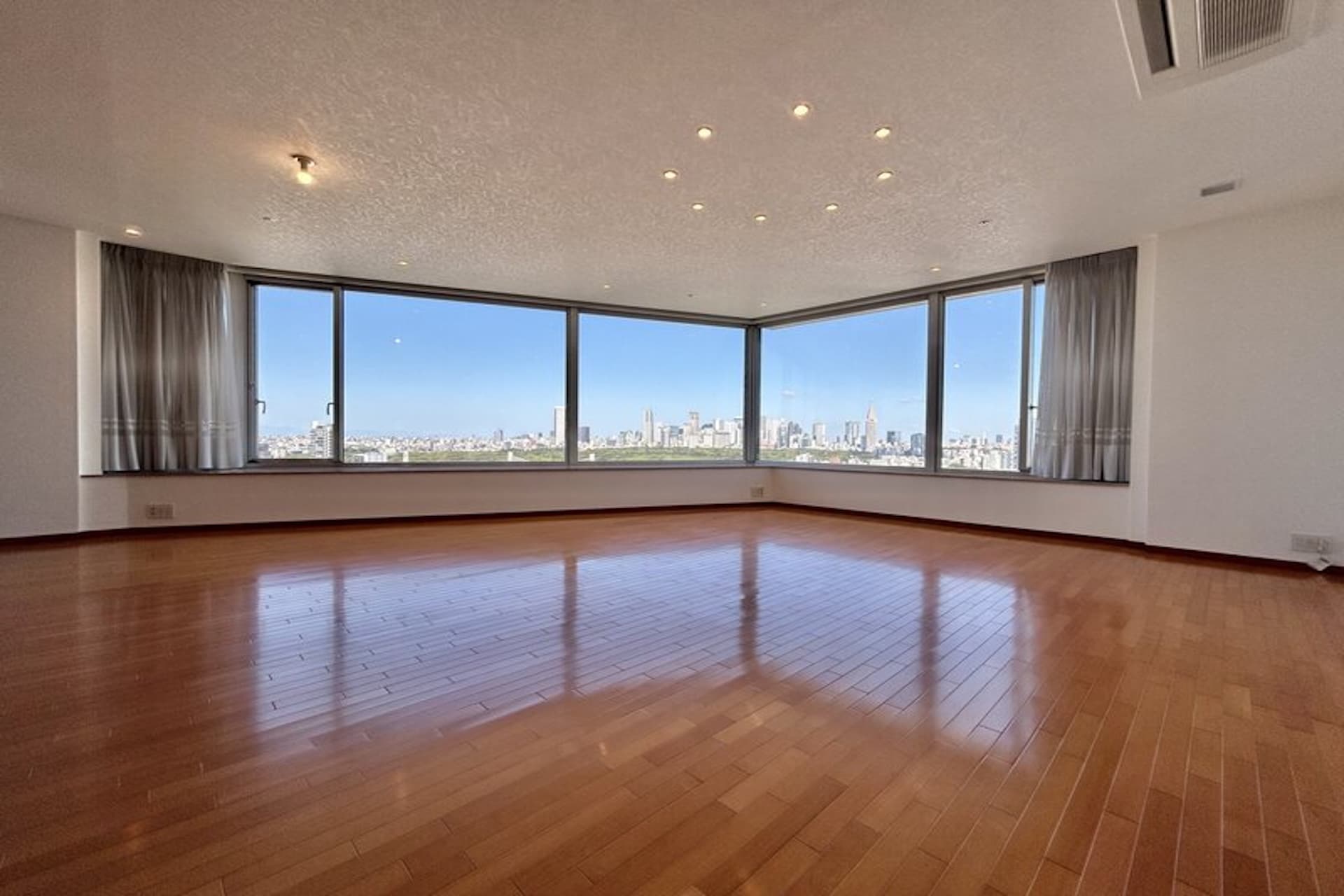 Aoyama Park Tower 1.jpg