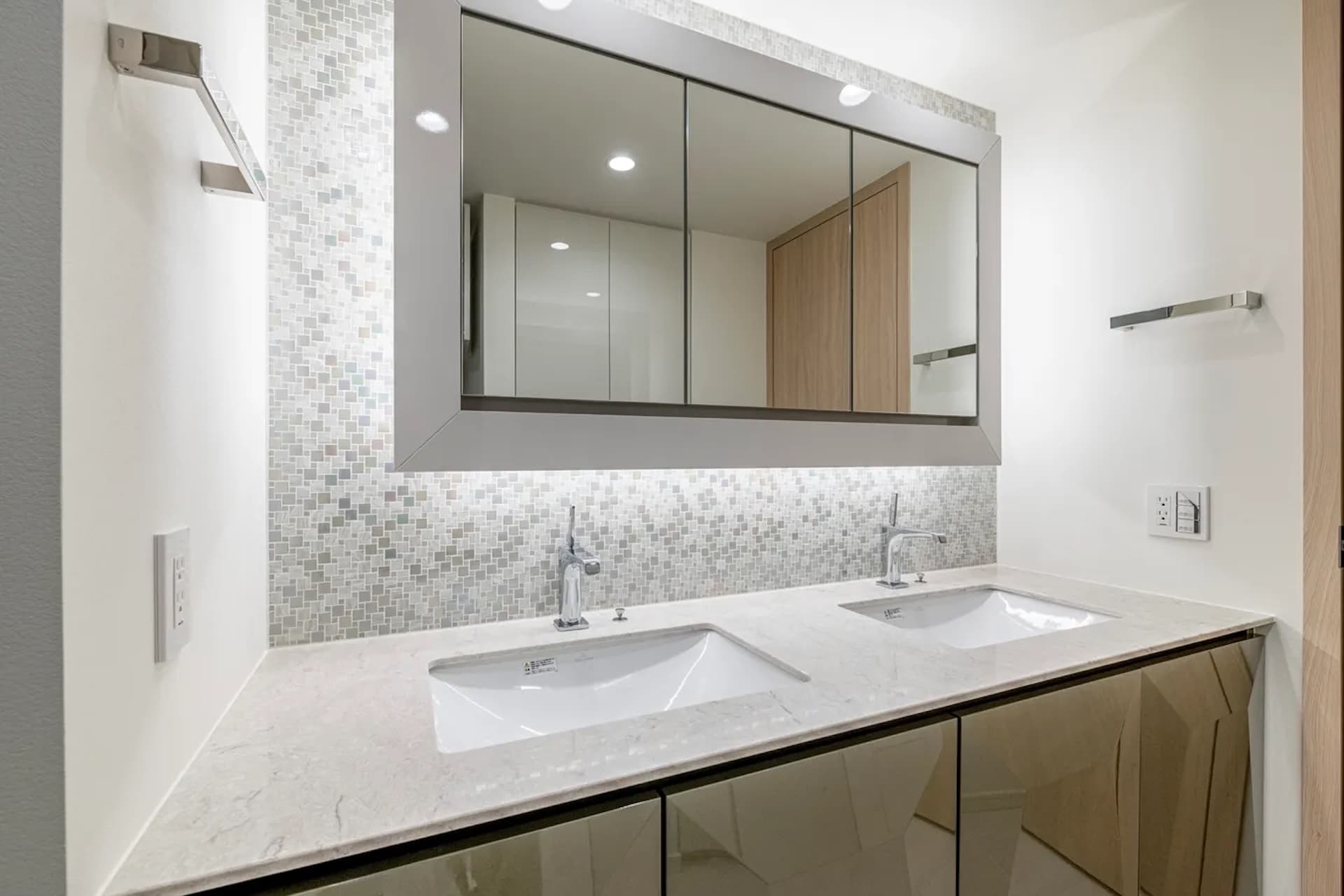 The Parkhouse Grand Sanbancho 269.jpg