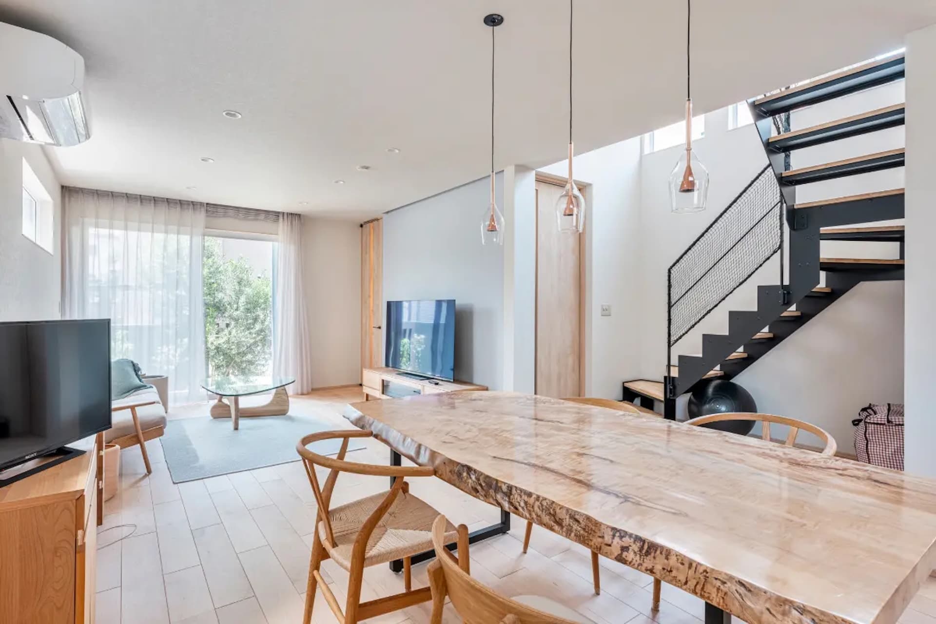 Detached house in Miyasaka 3-chome, Setagaya Ward3.jpg