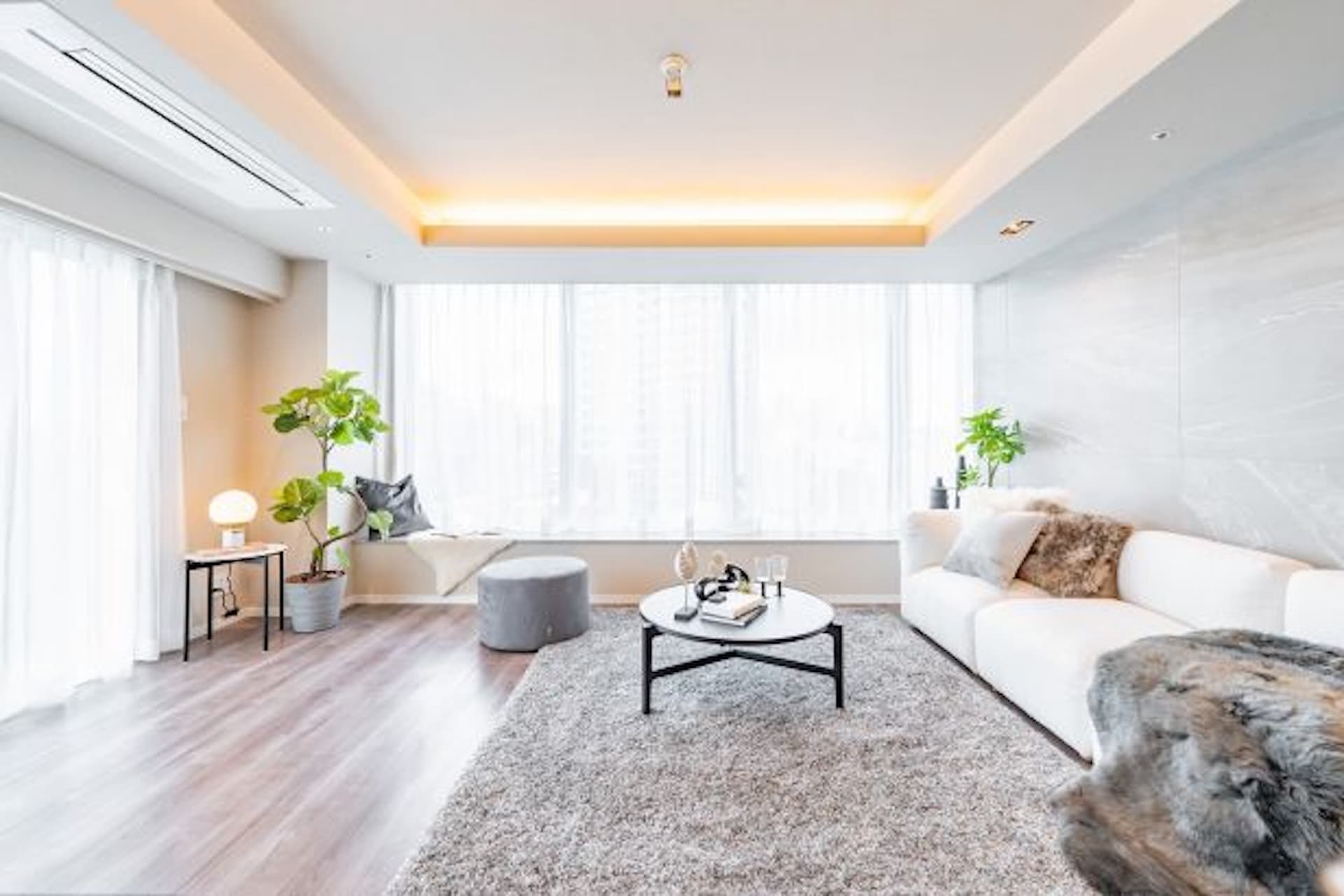 Lions Yotsuya Tower Gate1.jpg