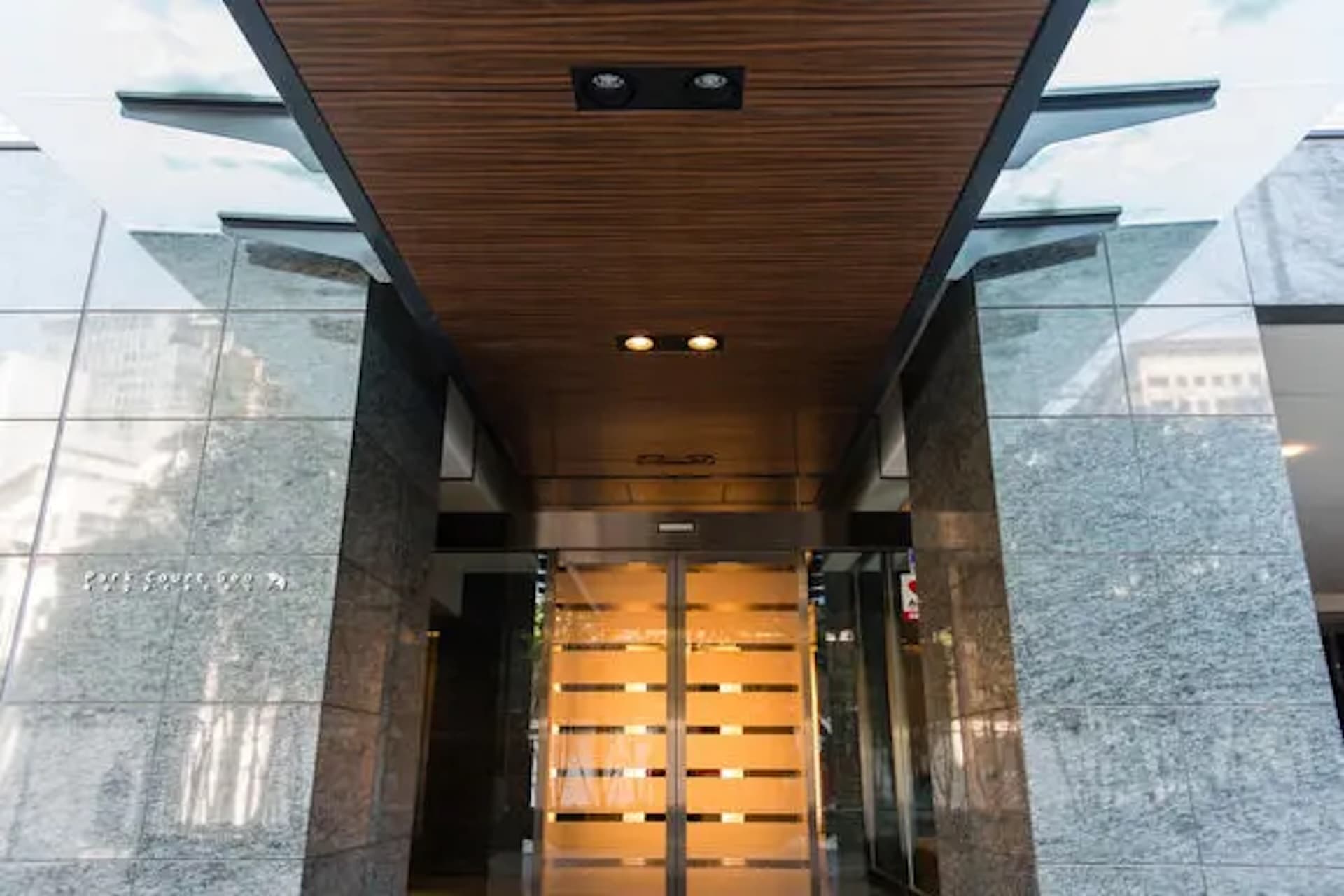 Park Court Geo Nagatacho21.jpg