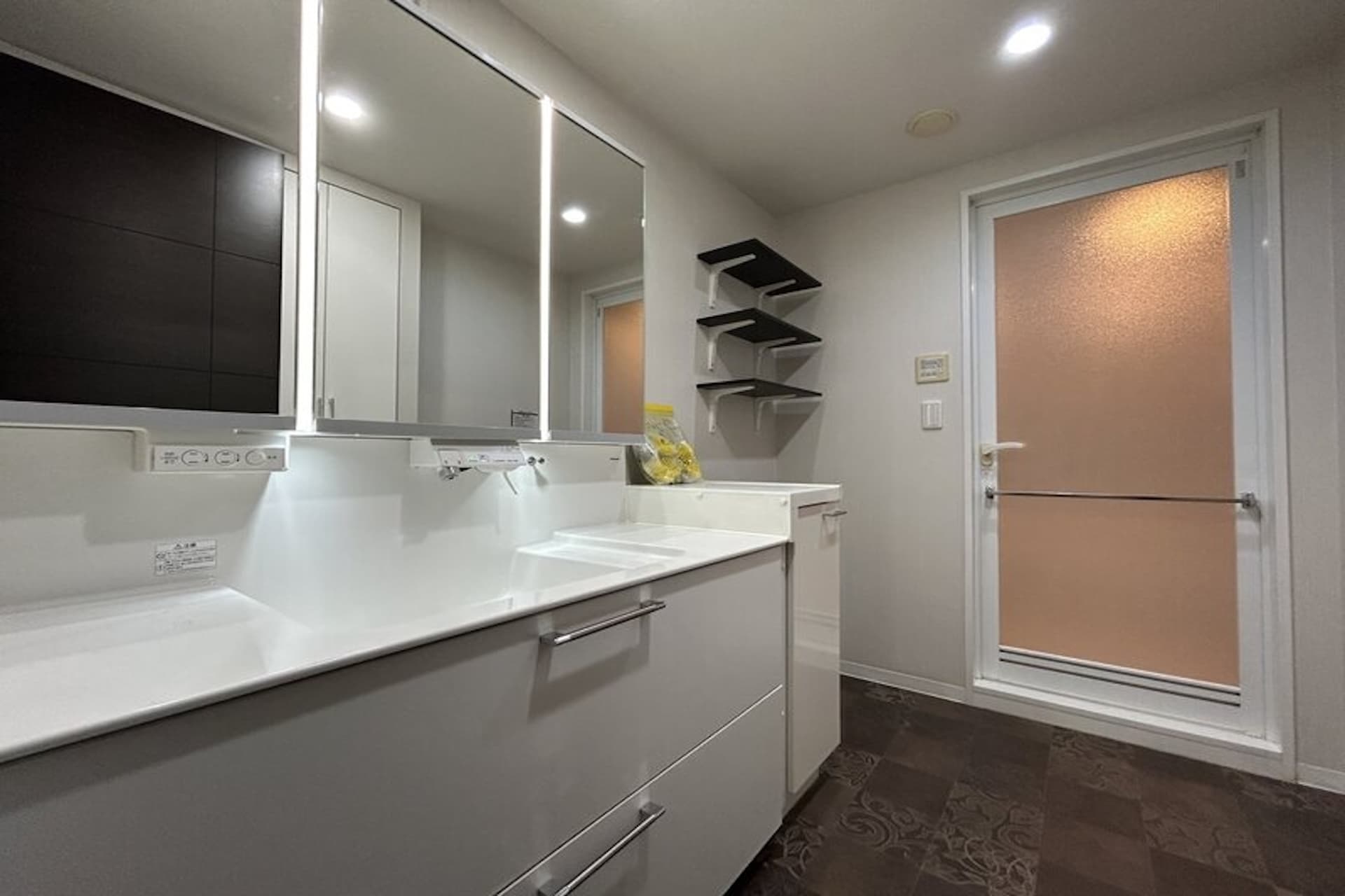 World City Towers 1.jpg