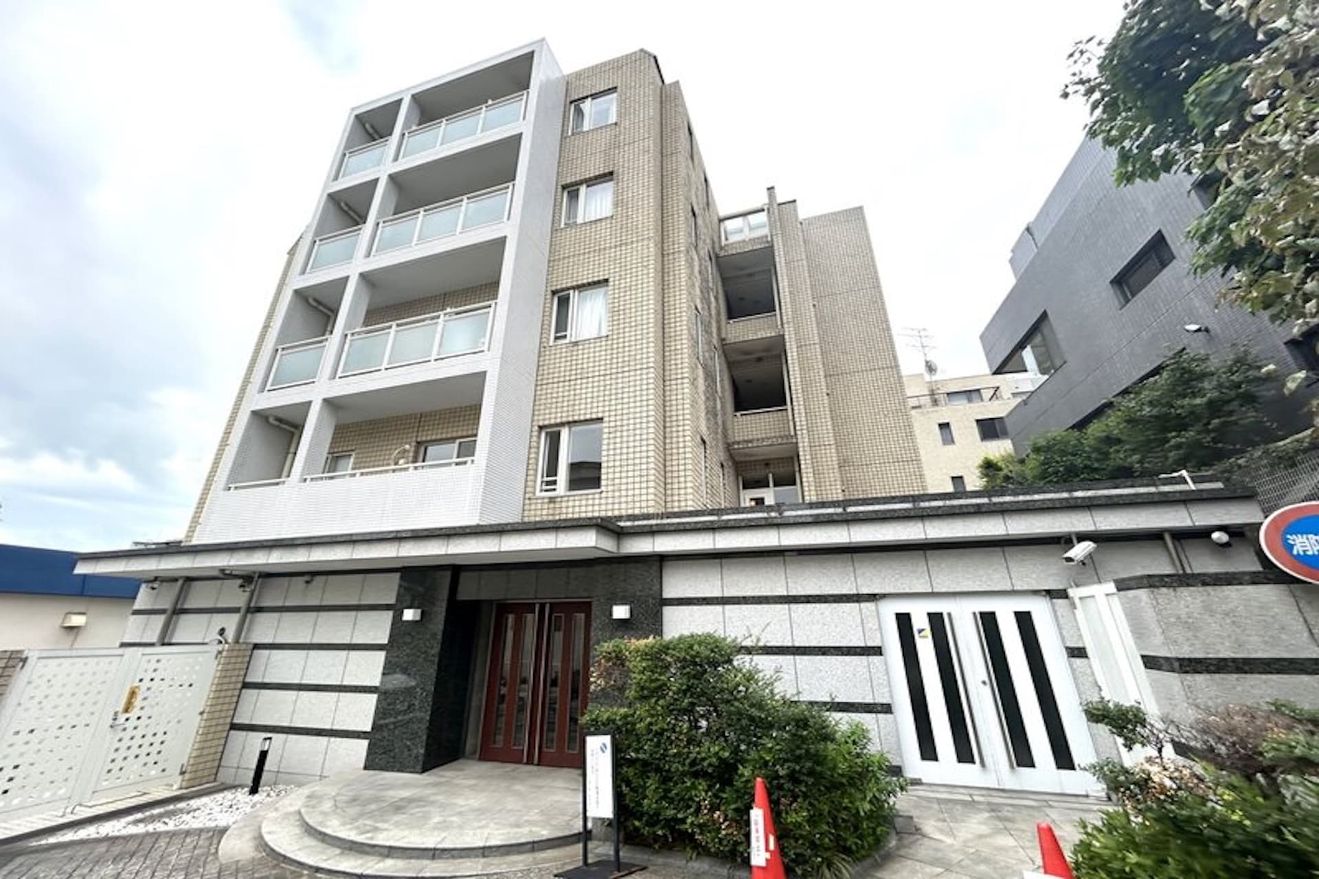 Axile Court Meguro Hanabusayama 3.jpg
