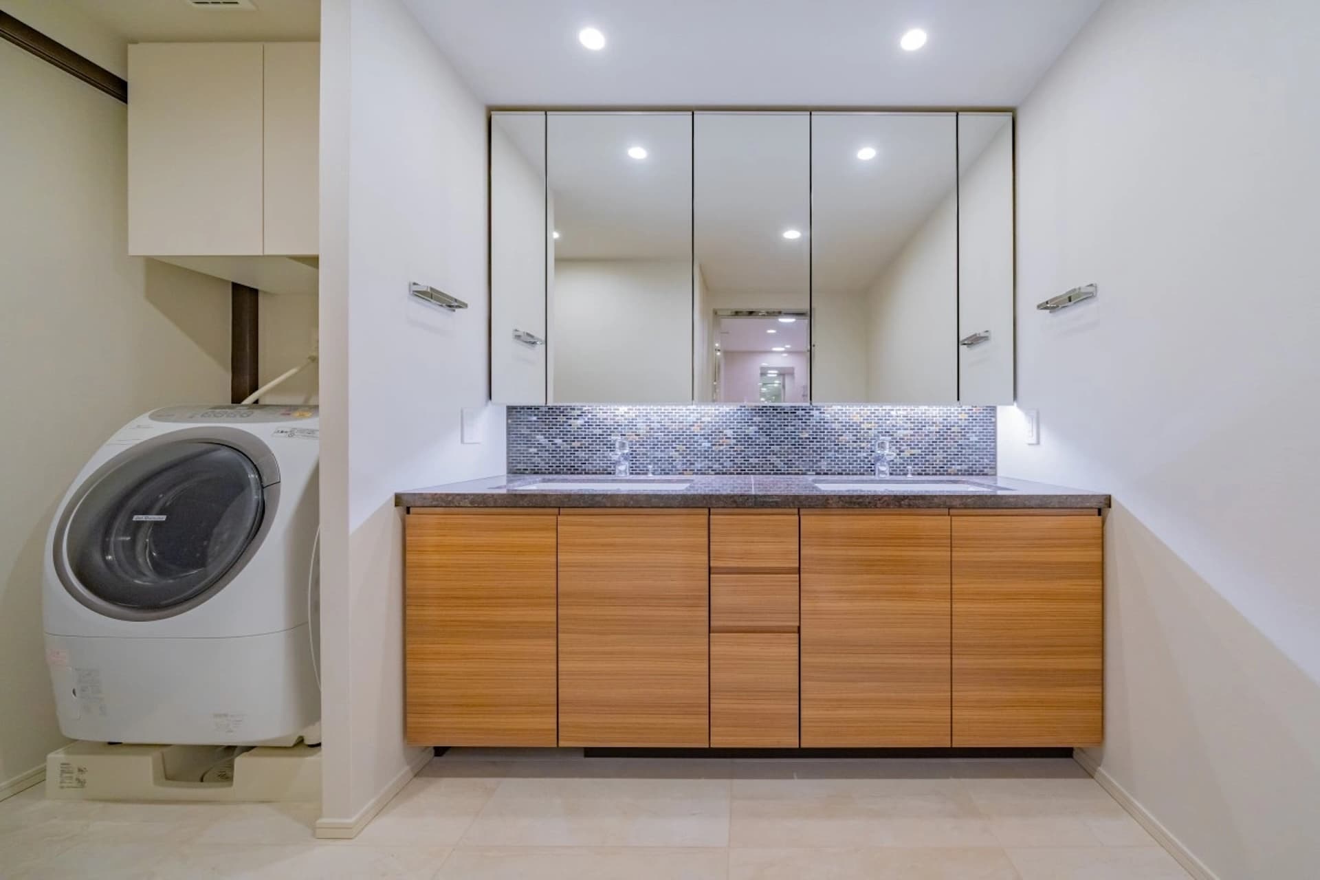 The Park House Nishishinjuku Tower 606.jpg