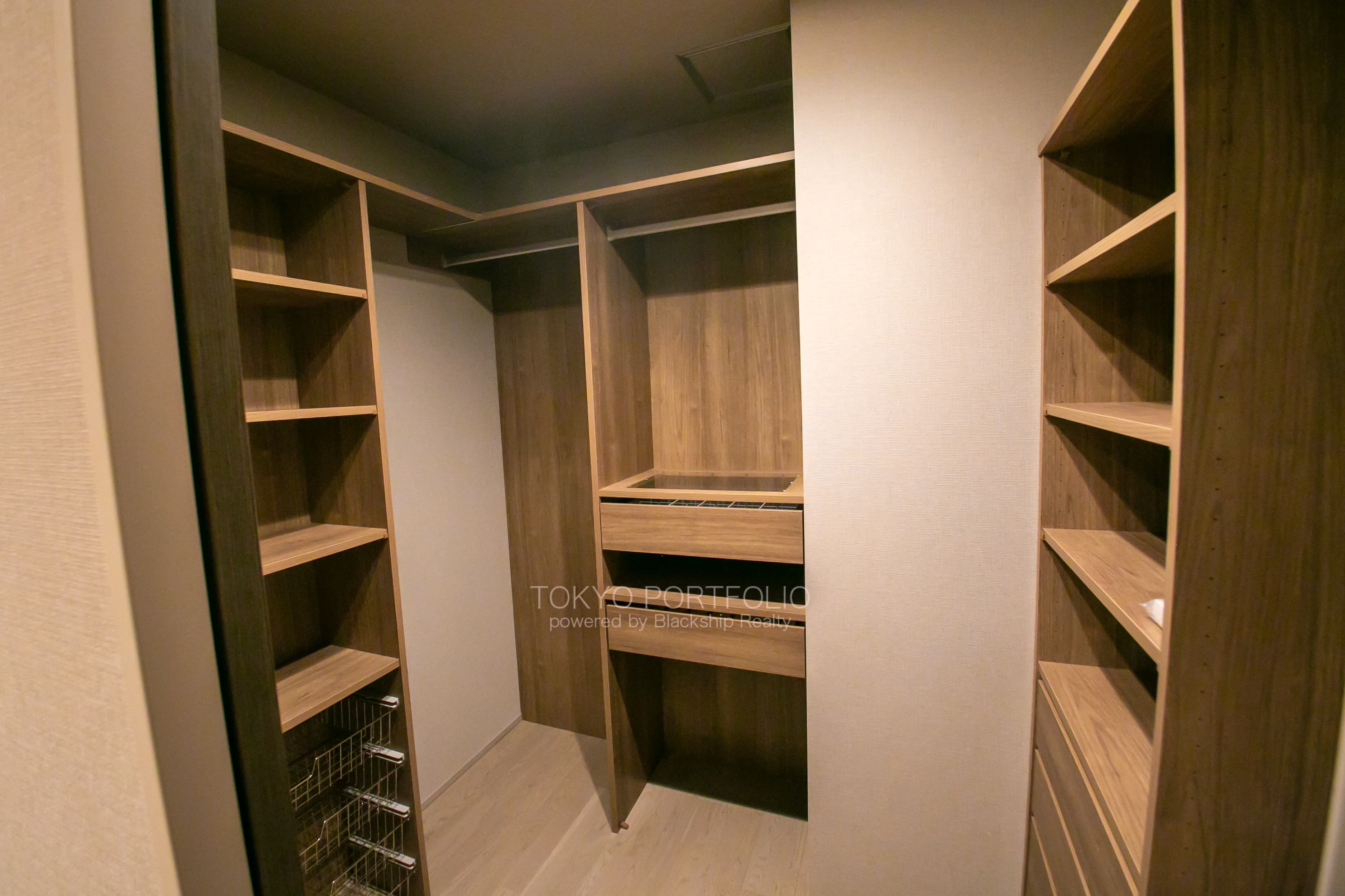 Wistaria Motoazabu20.JPG