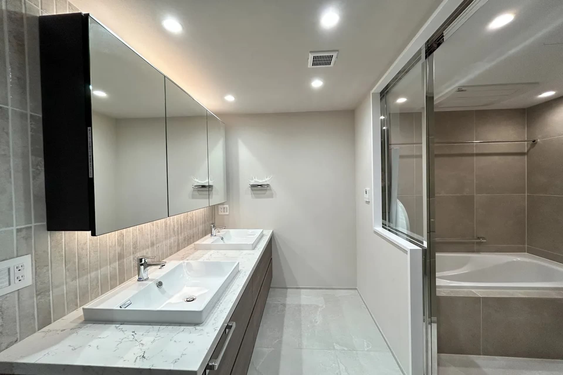 tokyo twin parks left wing 2.jpg