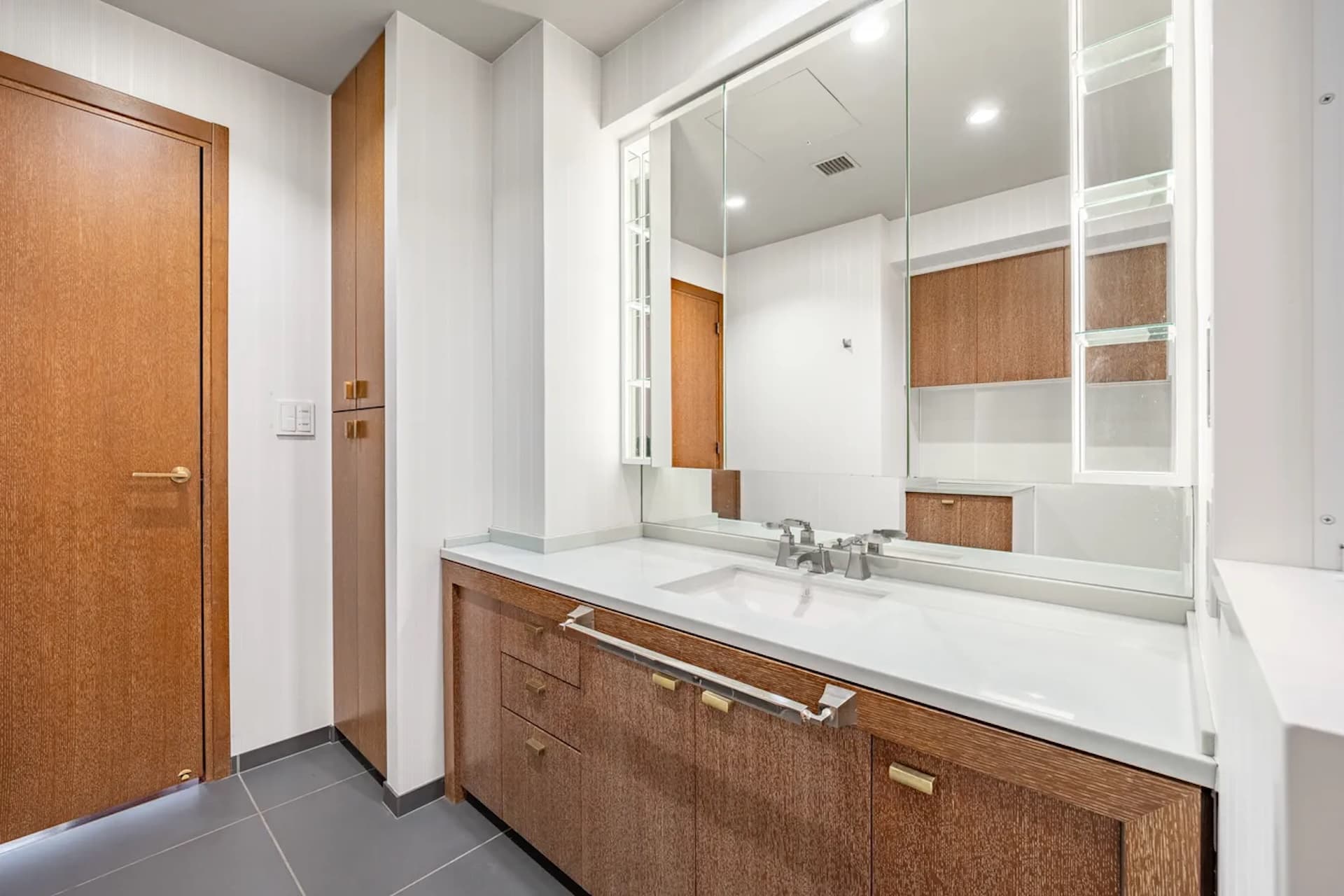 tokyo twin parks left wing 3.jpg