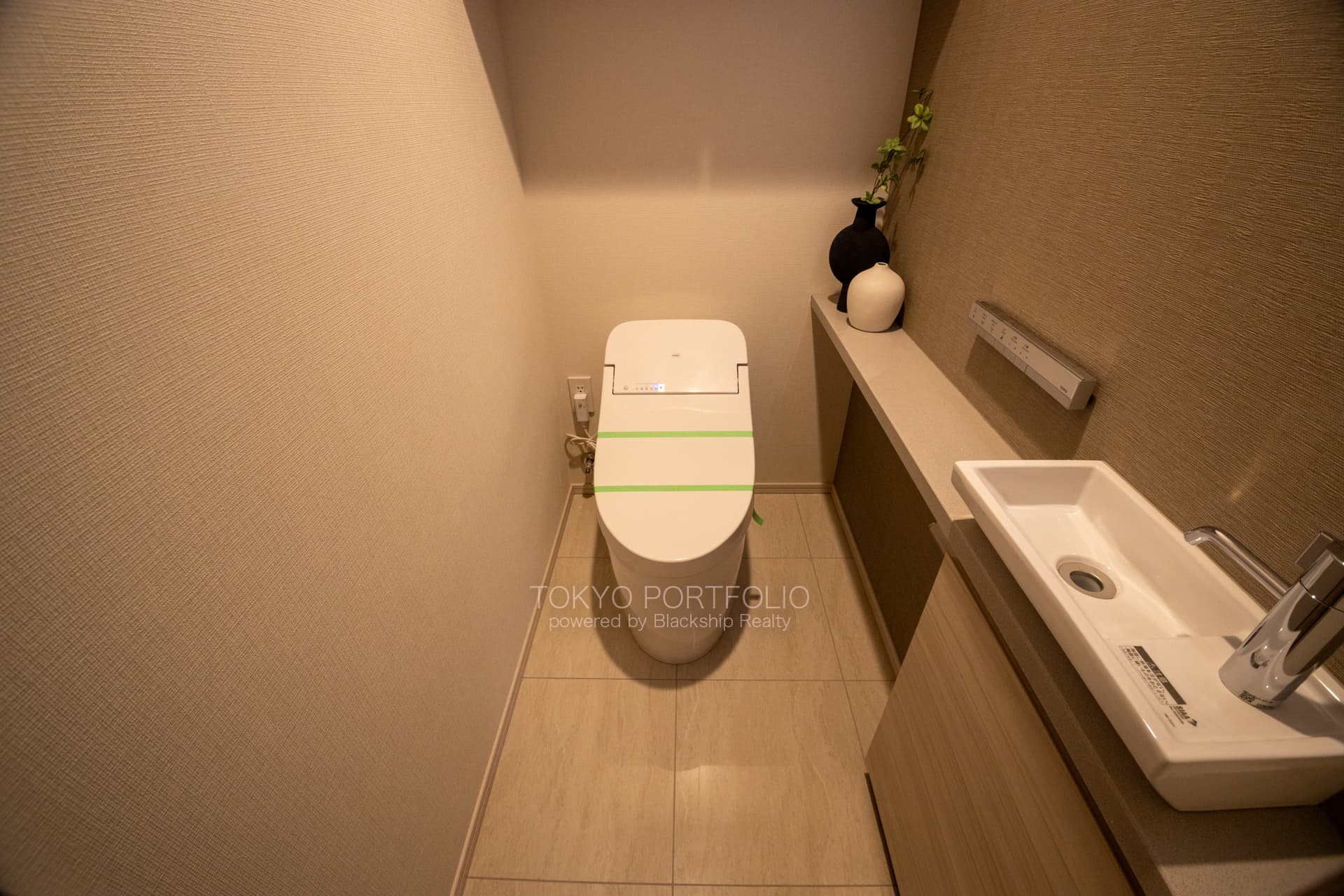 Classy Tower Shinjuku Gyoen 1703-1.JPG