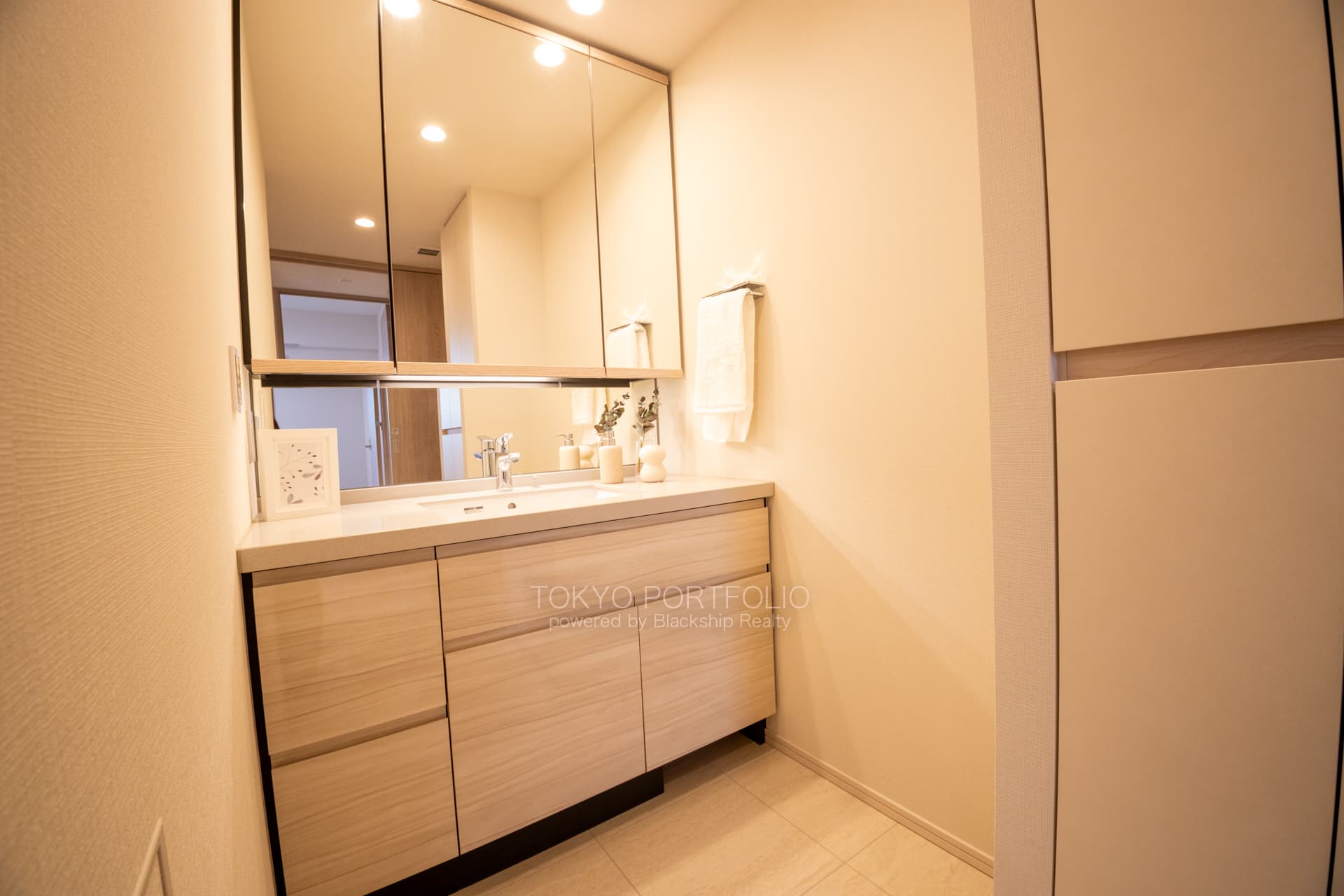 Classy Tower Shinjuku Gyoen 1703-2.JPG