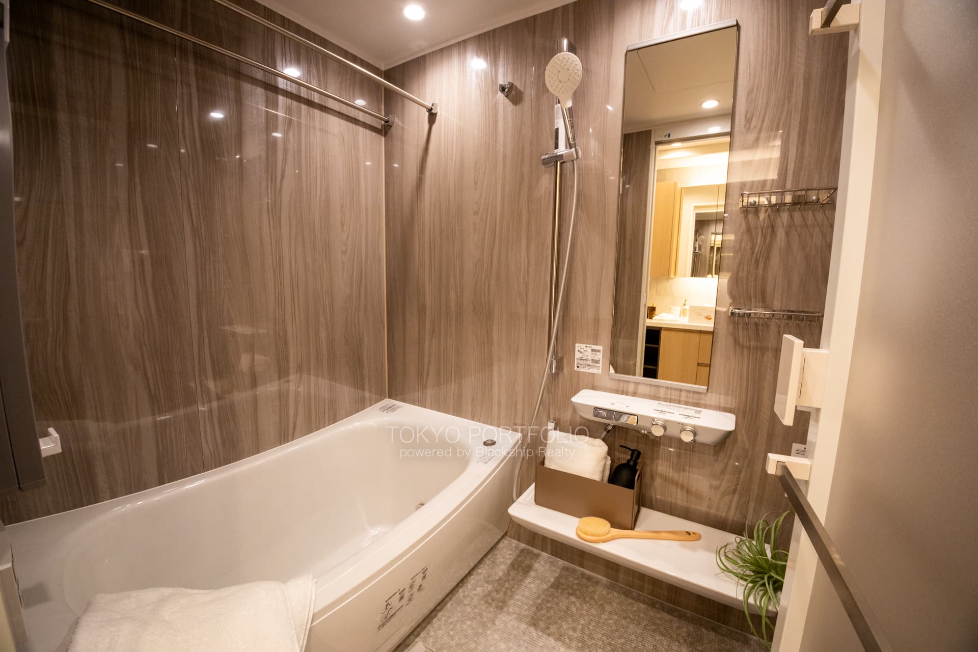 J-Park Gyoen Naitomachi 1003--2.JPG