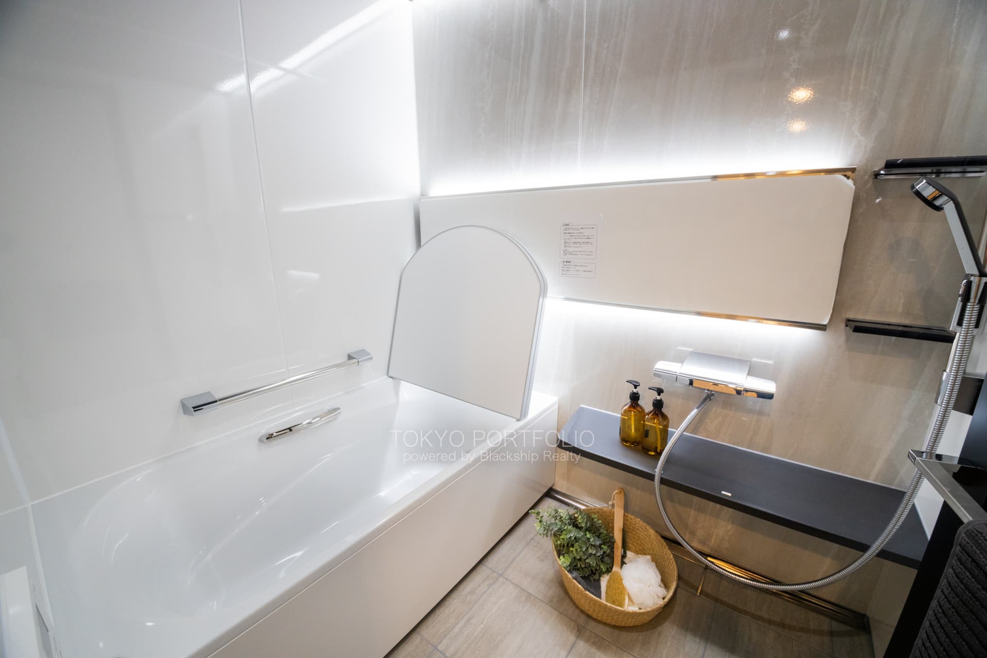 Kachidoki The Tower 1823-1.JPG