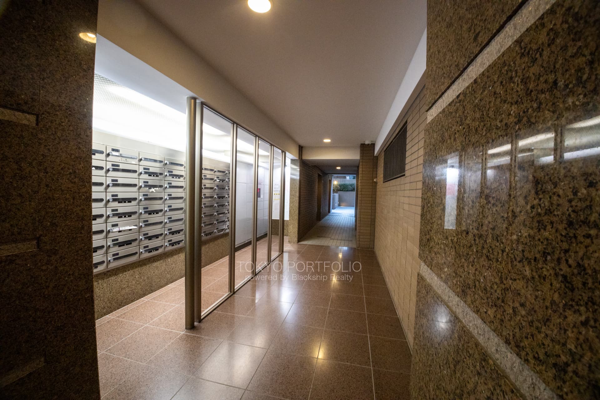 Grand Forme Rokubancho 406-15.JPG