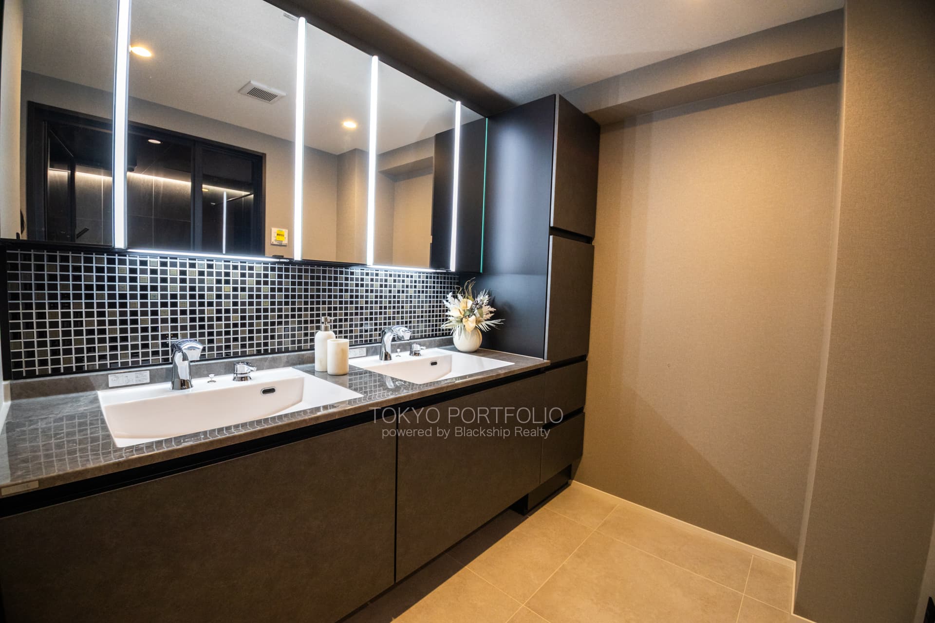 Grand Forme Rokubancho 406-3.JPG