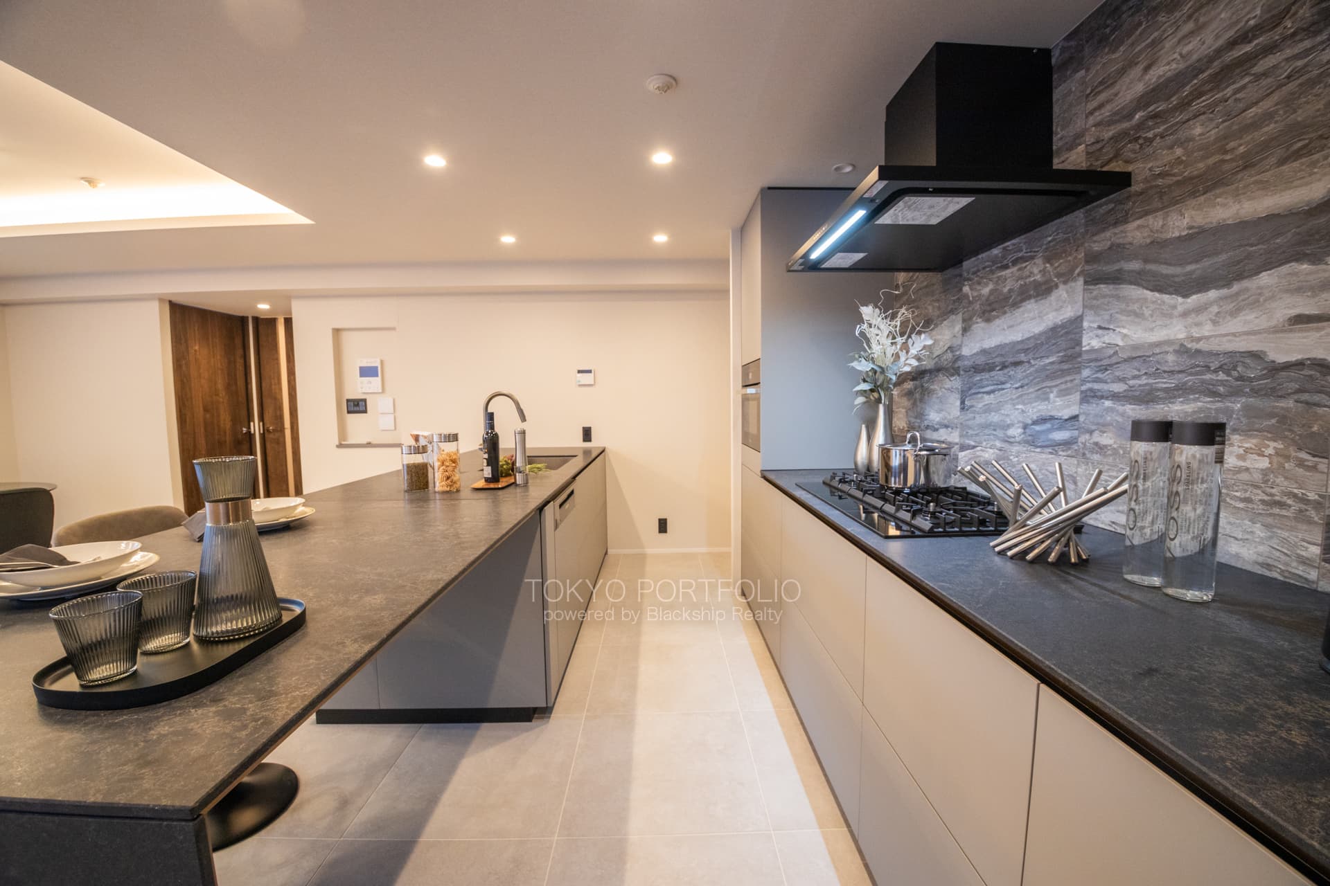 Grand Forme Rokubancho 406-8.JPG