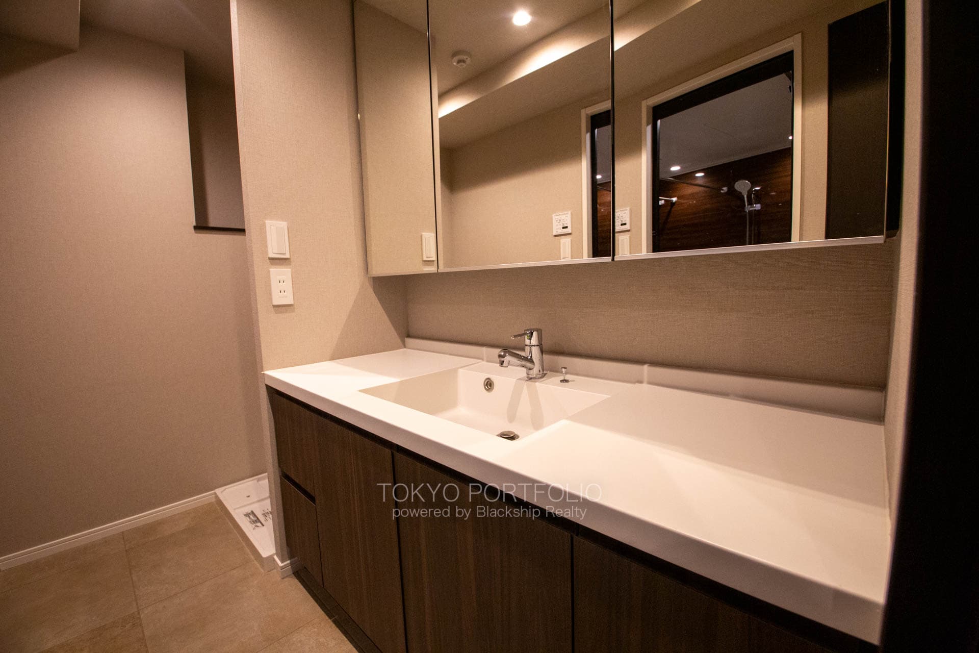 Mita Seifu Garden 404-9.jpg