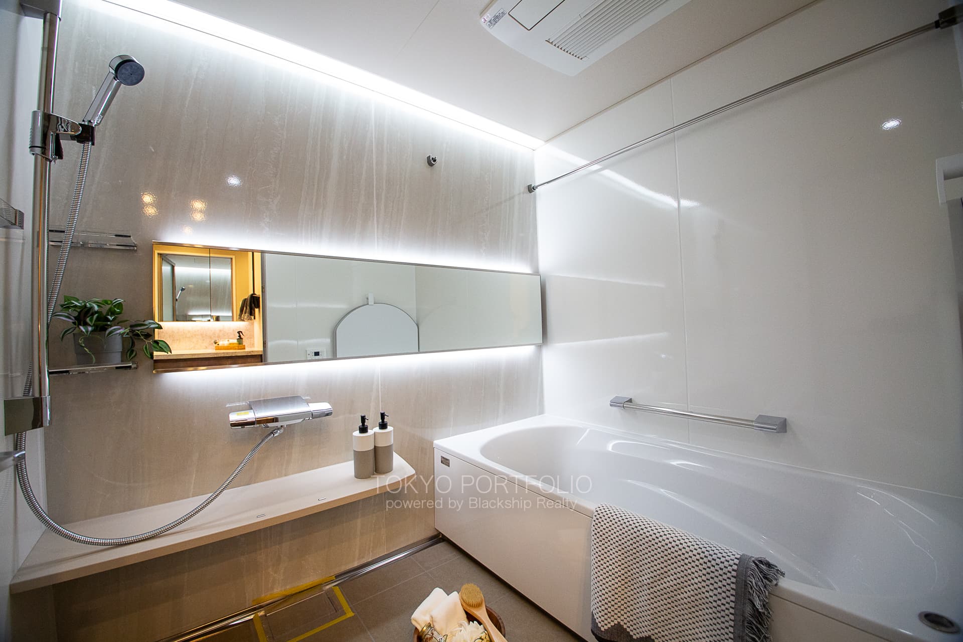 MidGardenAkasak Hikawa109_-3.jpg